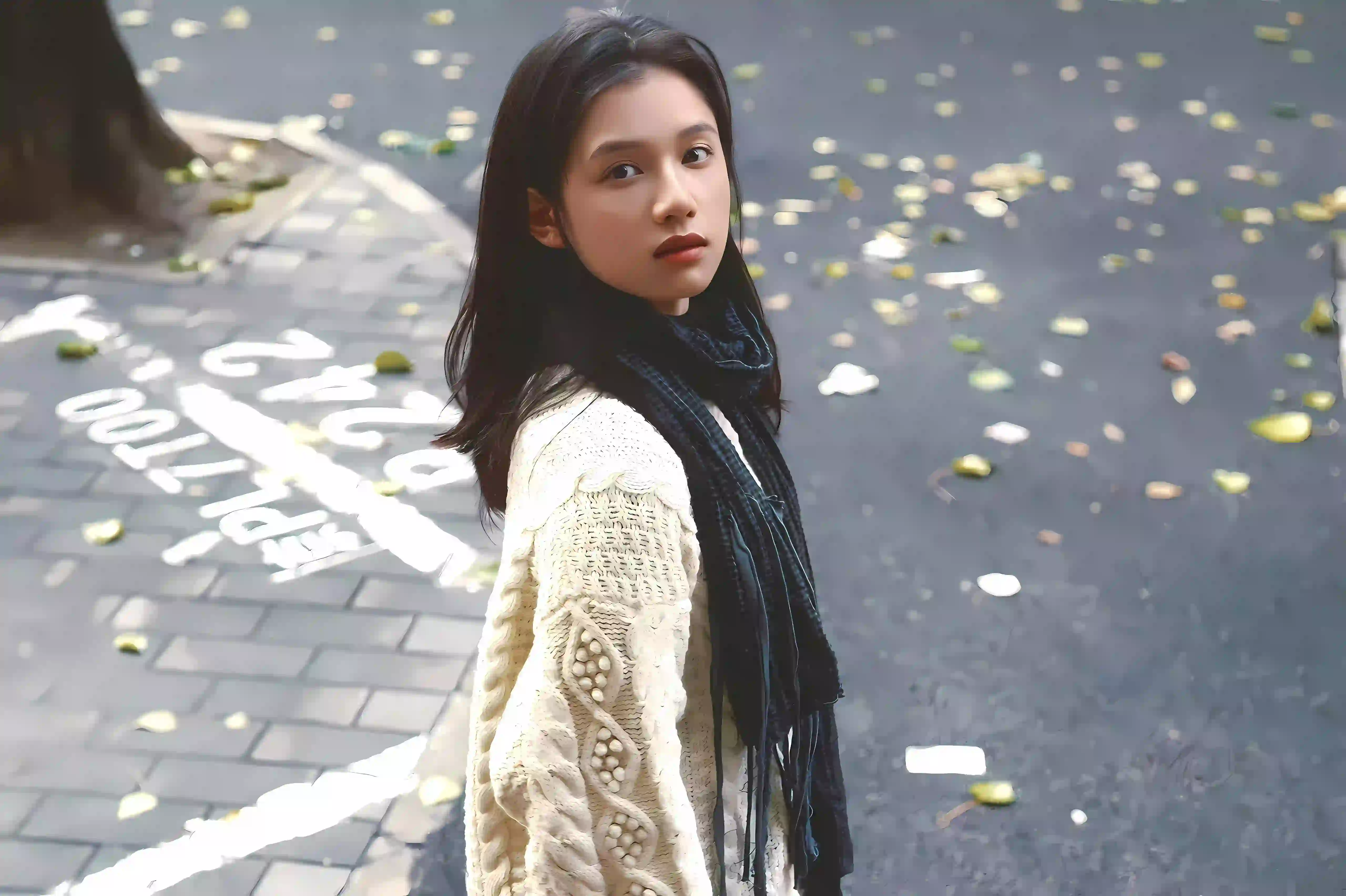 长发清纯美女 美女明星 张婧仪 回眸