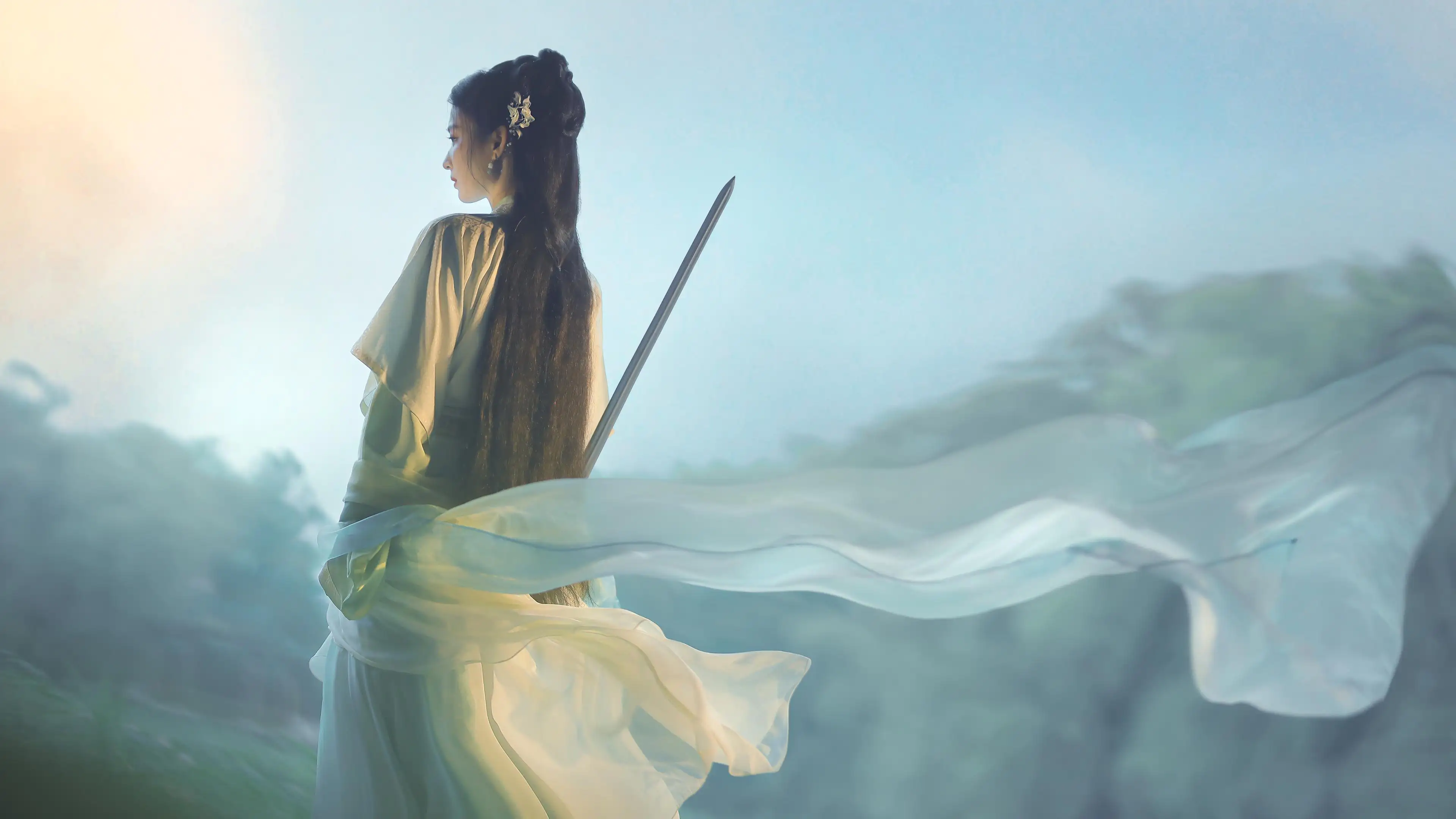 唯美古风美女 剑 背影 王楚然 4K壁纸