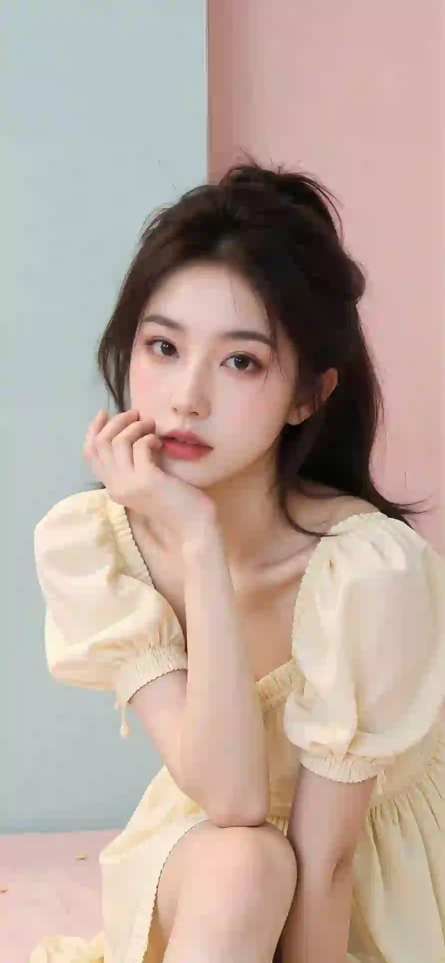 美女 长发美女 清纯 居家 黄色裙子 温馨场景