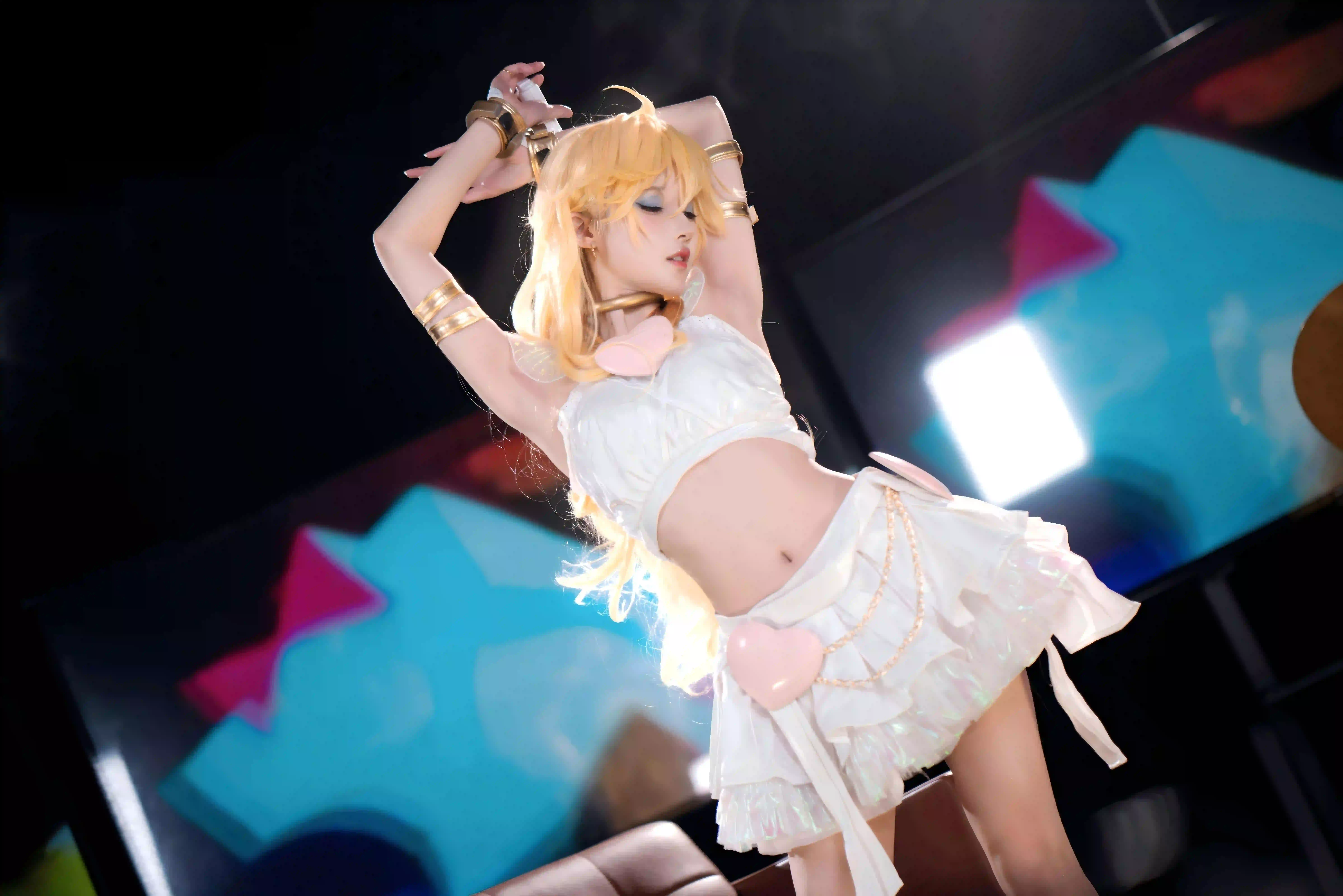 coser 长发美女 cos 可爱女孩  白色小短裙