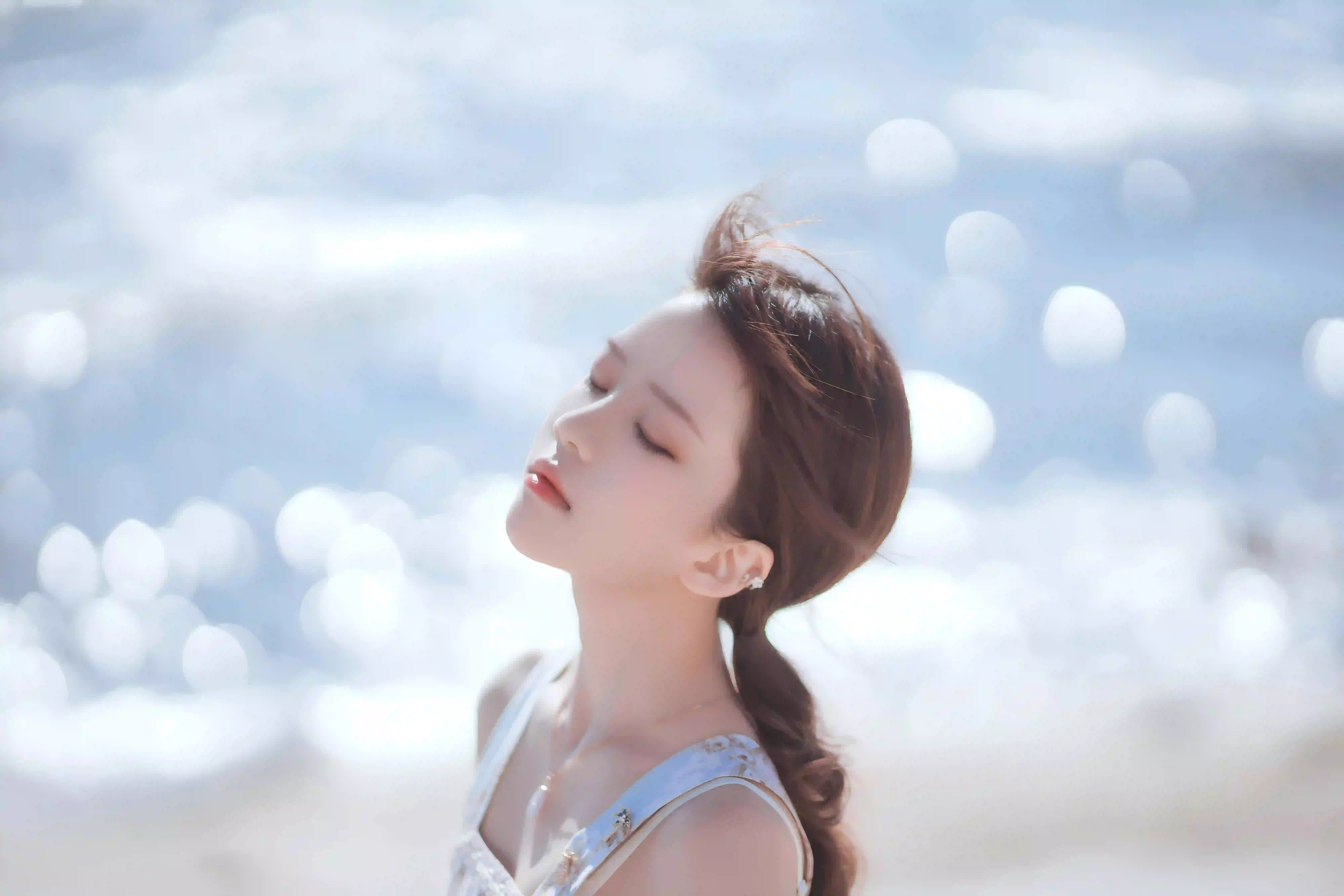 夏日 海边少女 长发美女 唯美 波光粼粼