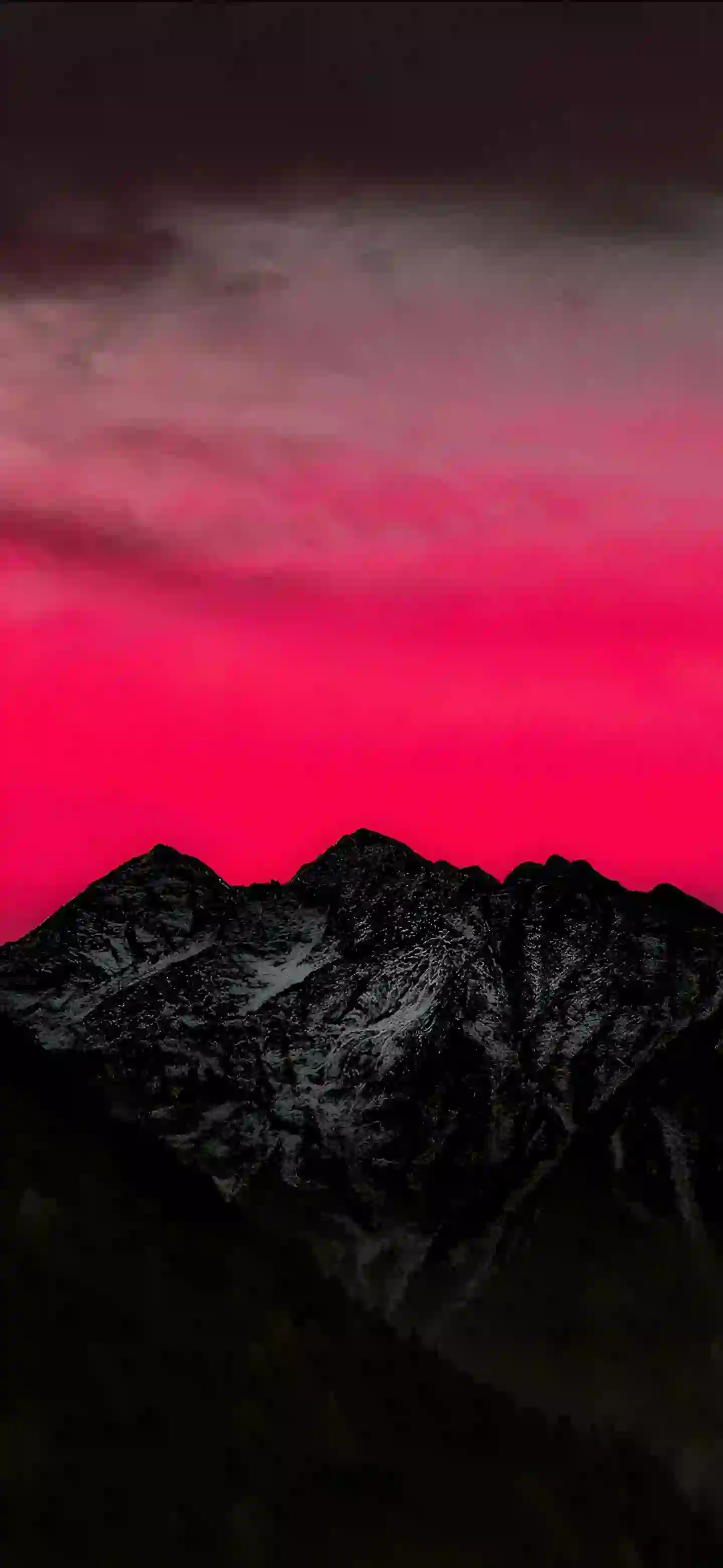 红彤彤的云层 山