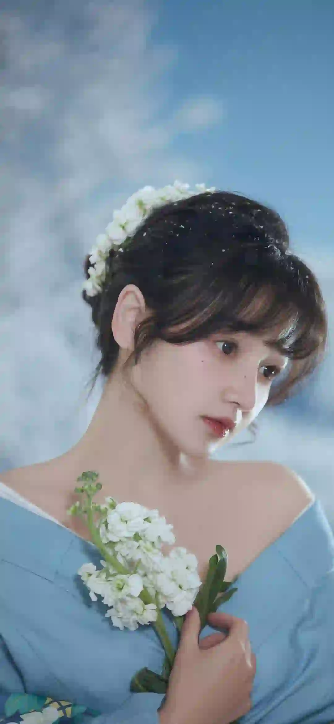 手捧鲜花的清纯和服女孩 清纯 花 漏肩