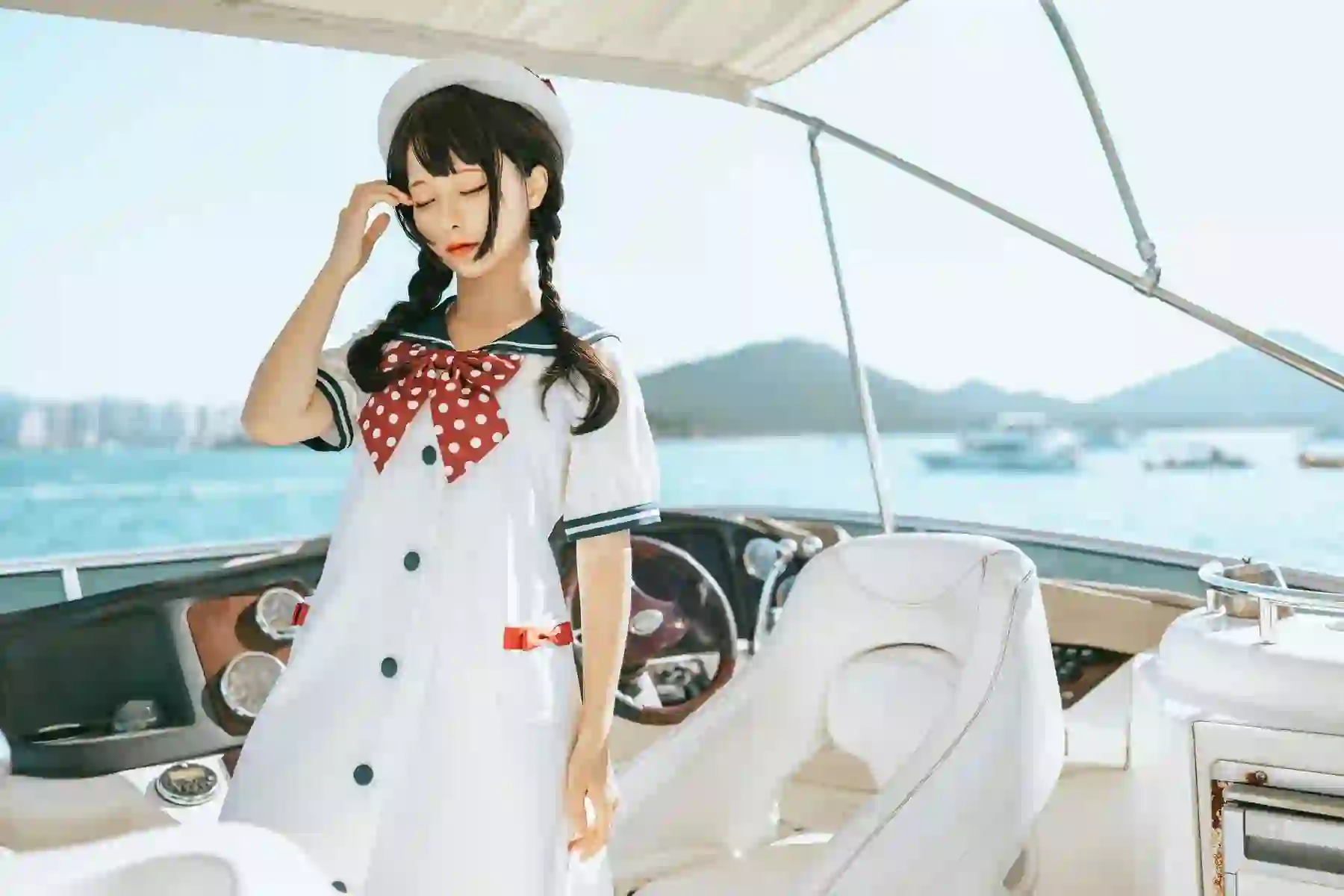 双马尾 水手服 白色衣服 夏日 闭眼