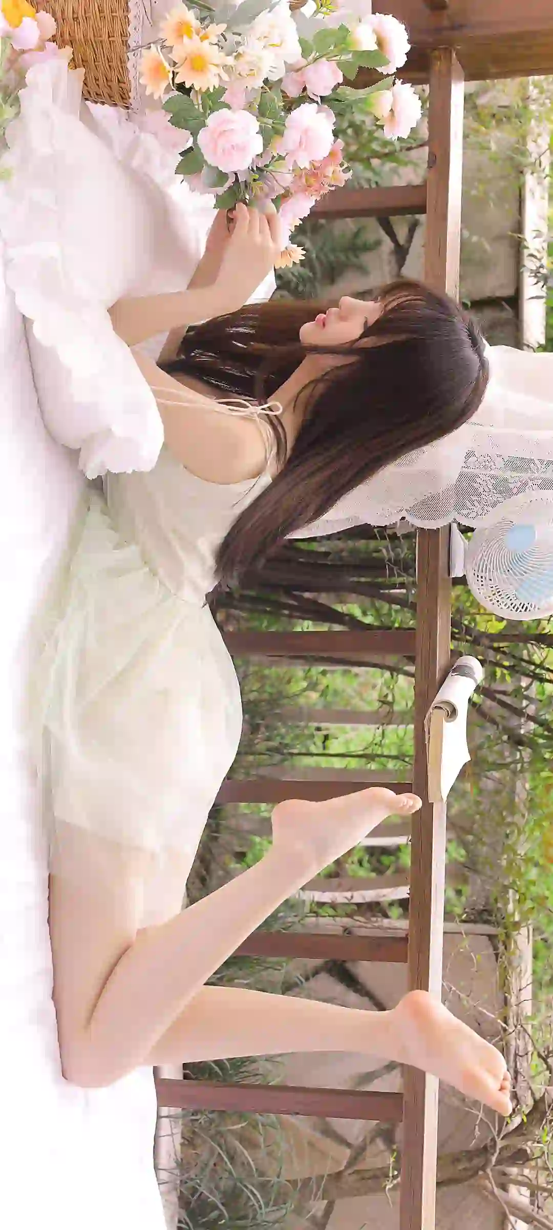躺在床上的长发美女 长腿美女 居家 