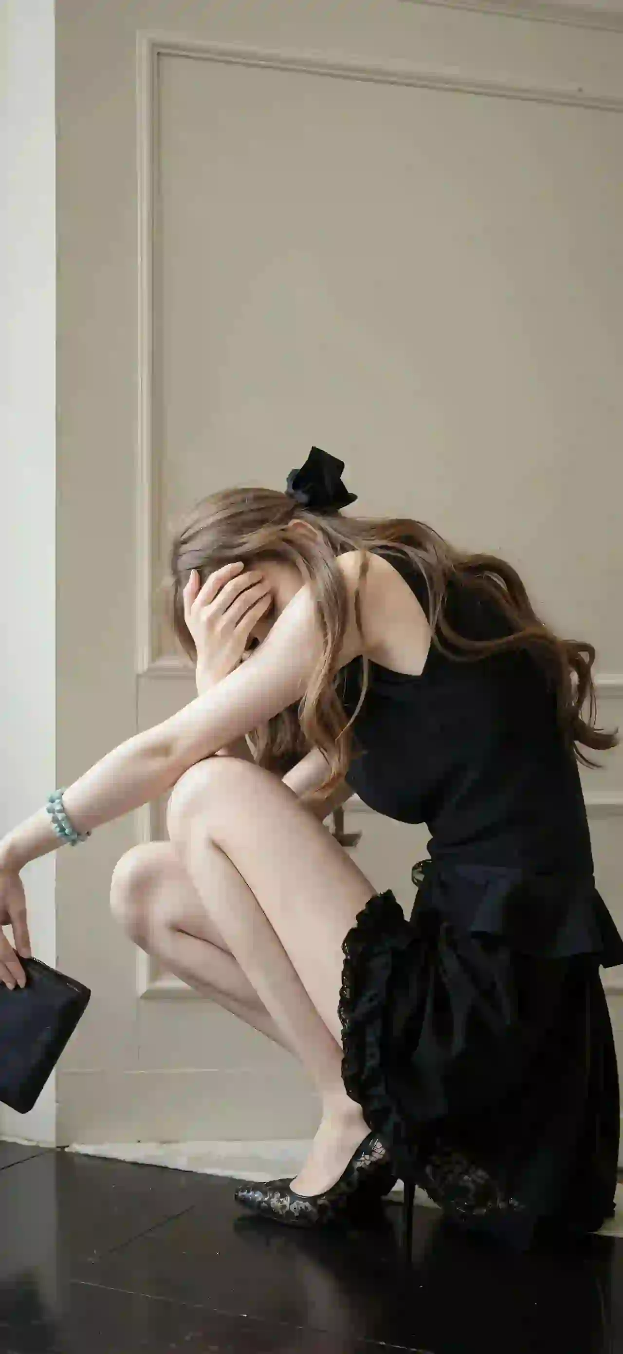 长发美女 黑色裙子 长腿美女 高跟 黑色高跟鞋