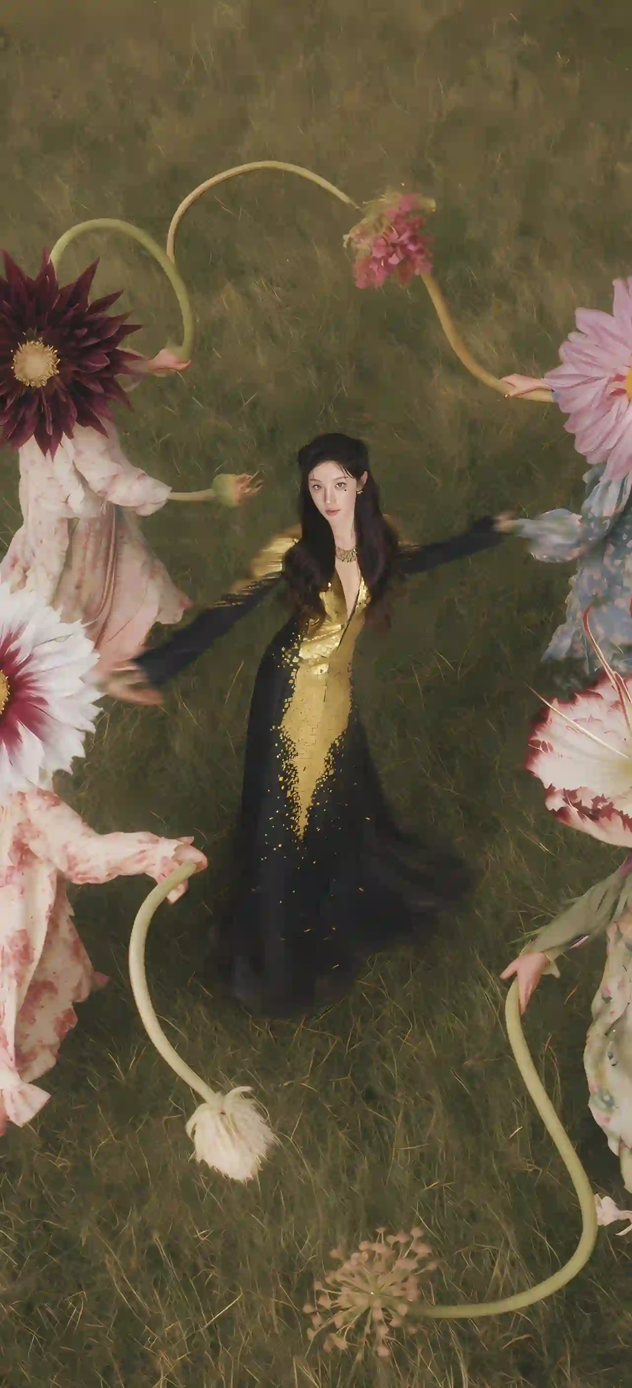 金裙少女 巨型花朵 幻想世界 草地 俯拍 宋雨琦
