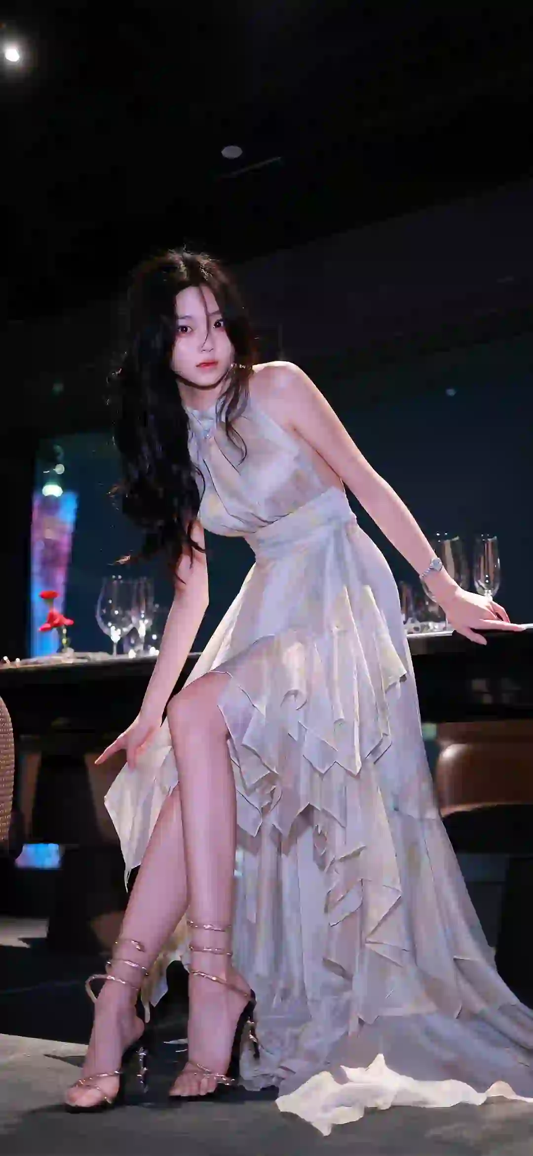 长发美女 白色长裙美女 户外写真