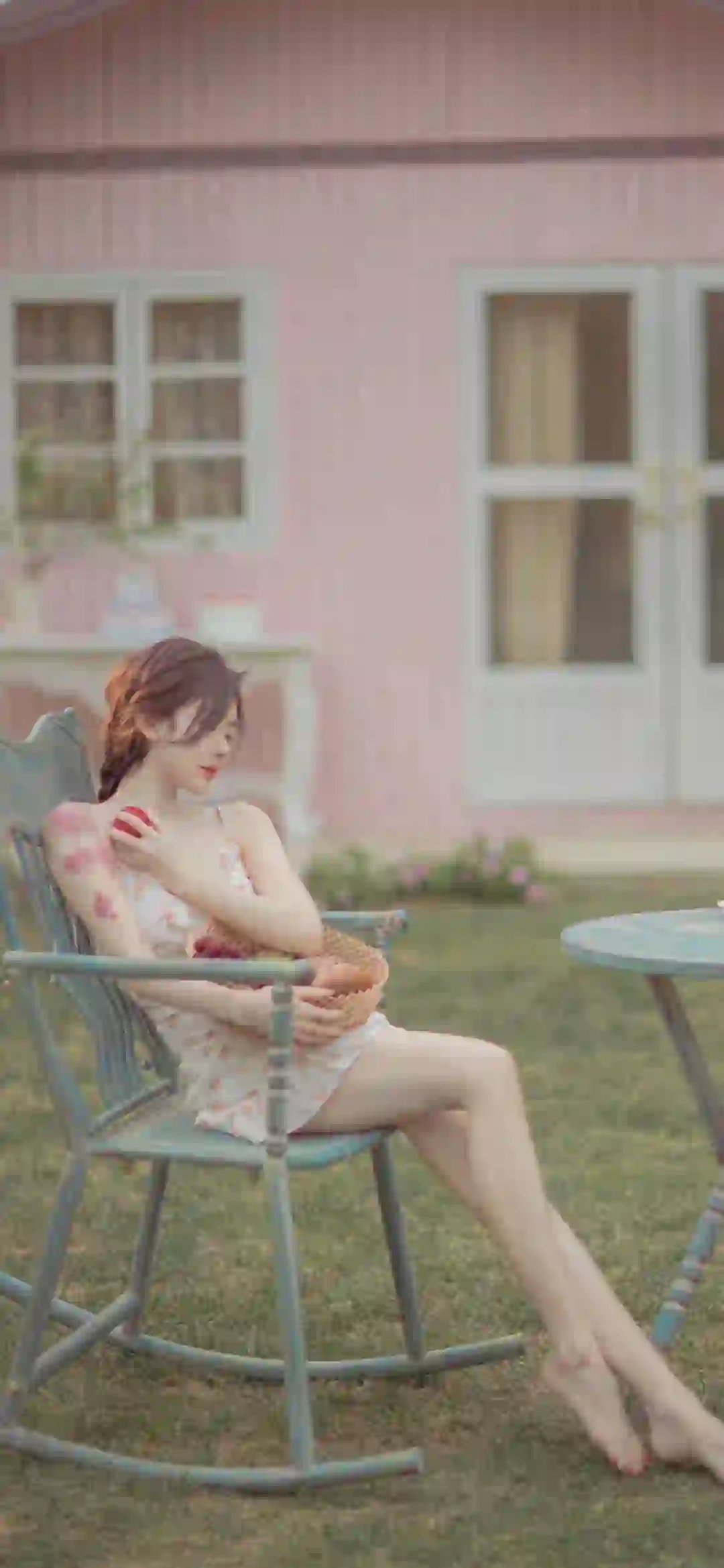 长腿美女 性感美女 吊带 碎花裙 美腿
