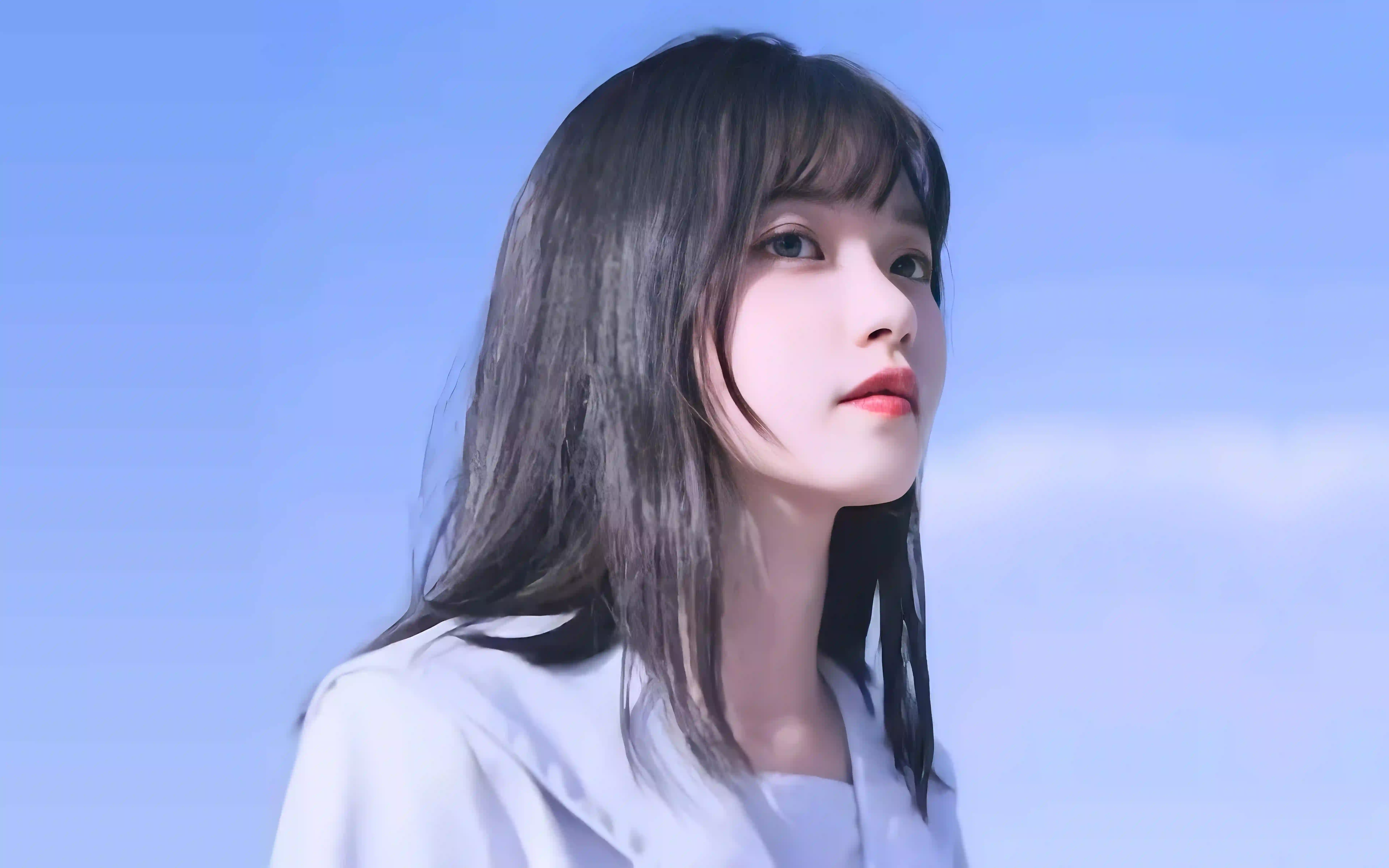 侧颜 长发美女 清纯美女 蓝色天空 白色运动