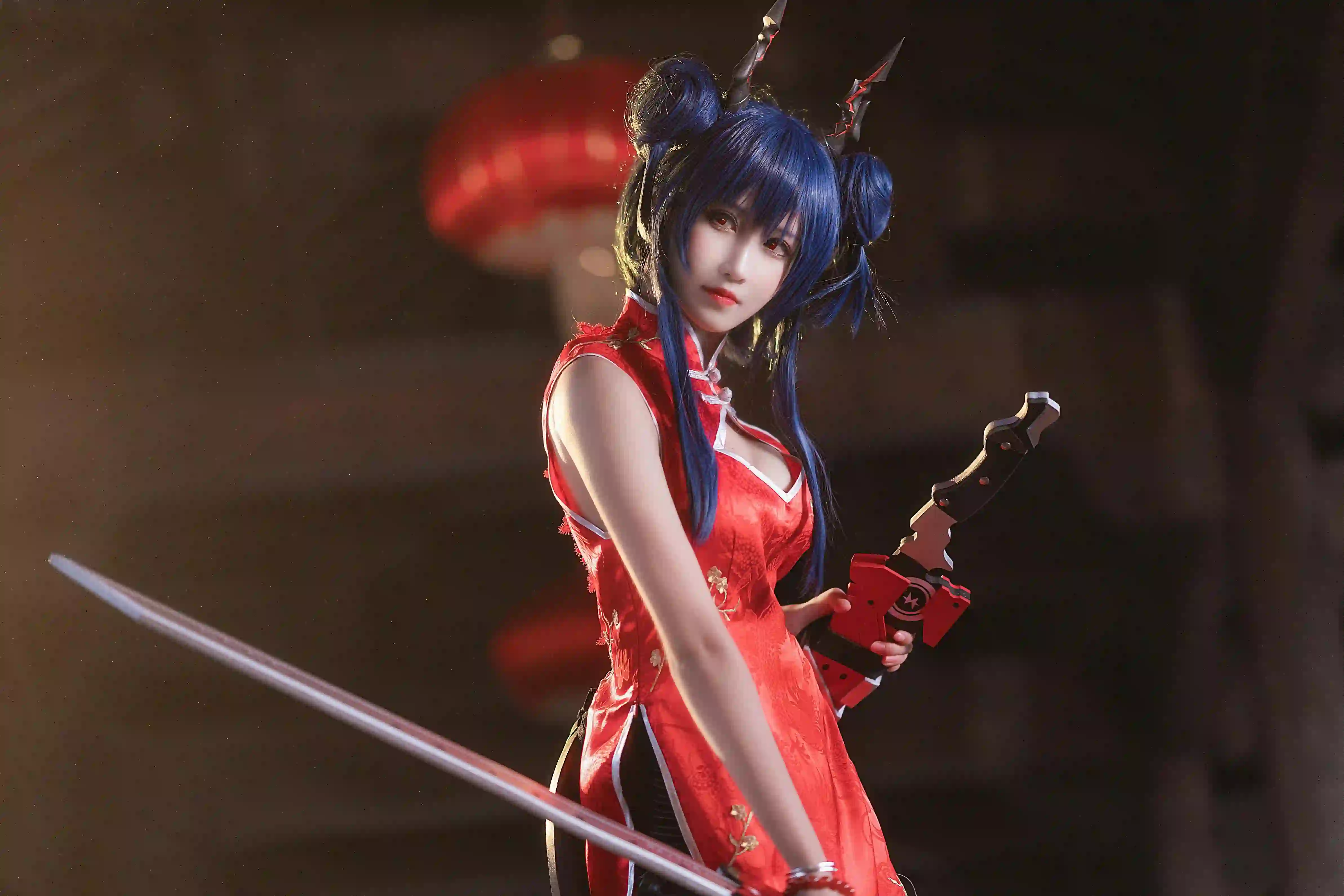 长腿性感美女 红色旗袍 红色衣服 刀 性感