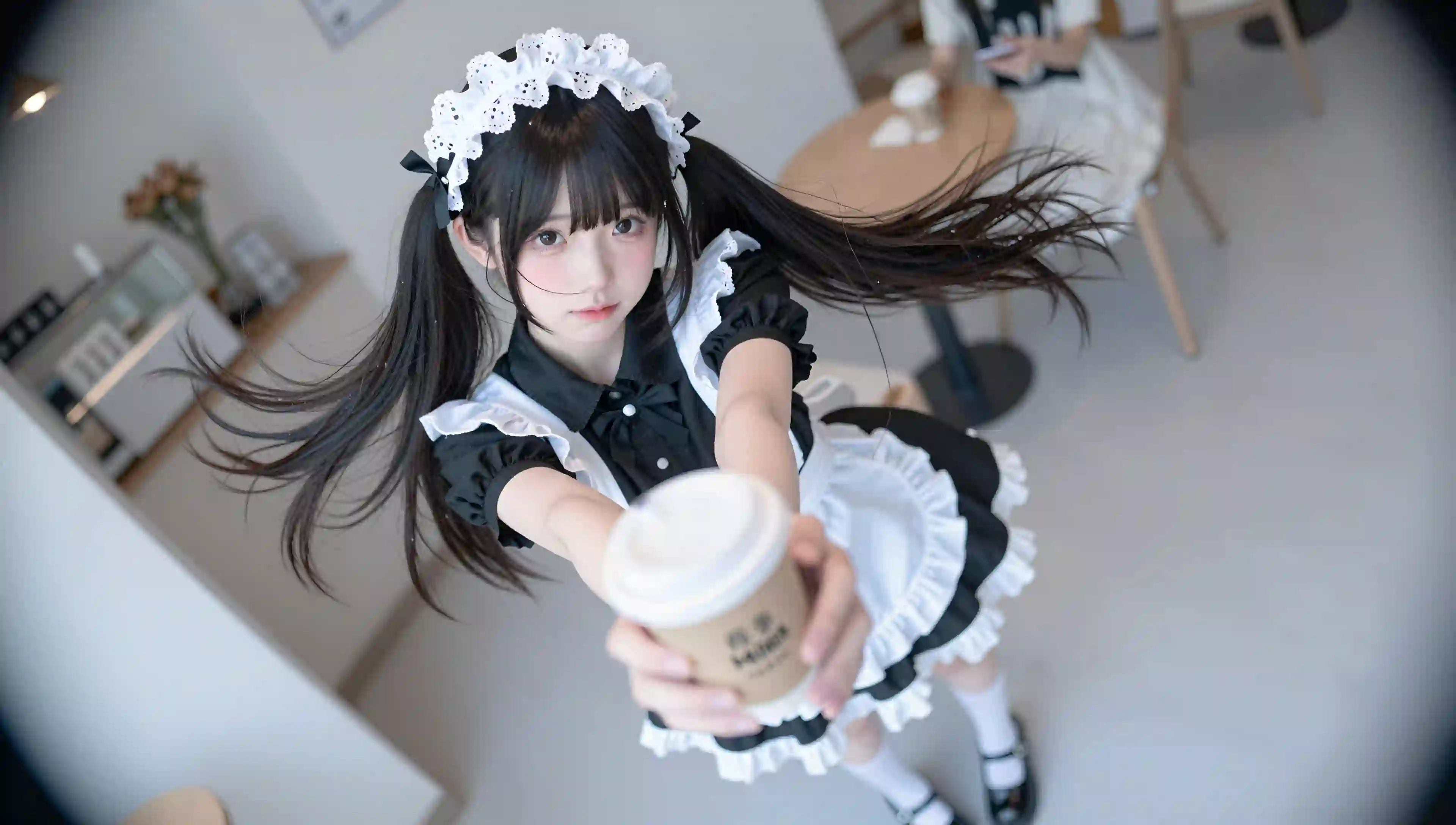 可爱双马尾女孩 女仆穿搭 丝袜美腿 可爱 咖啡