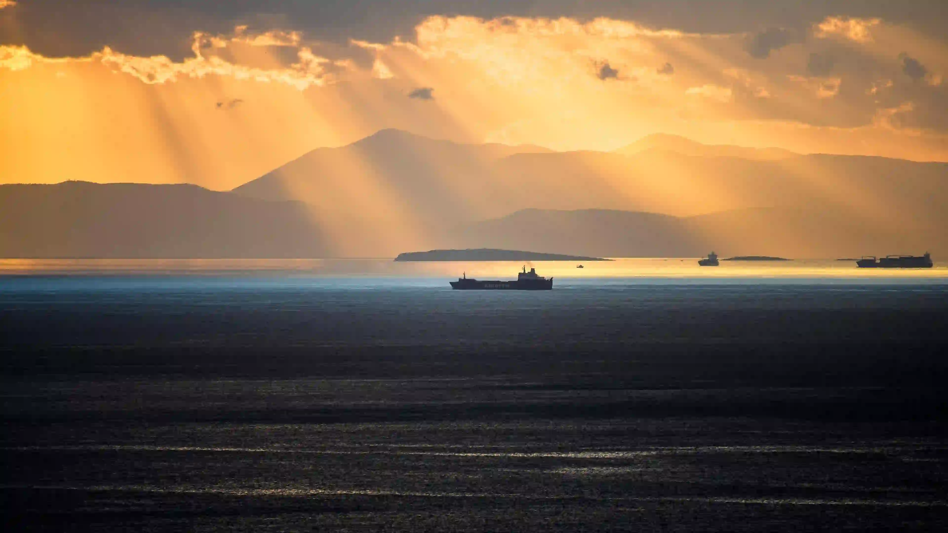 自然风景 云朵 橙色天空 爱琴海 船航行 远景 大海