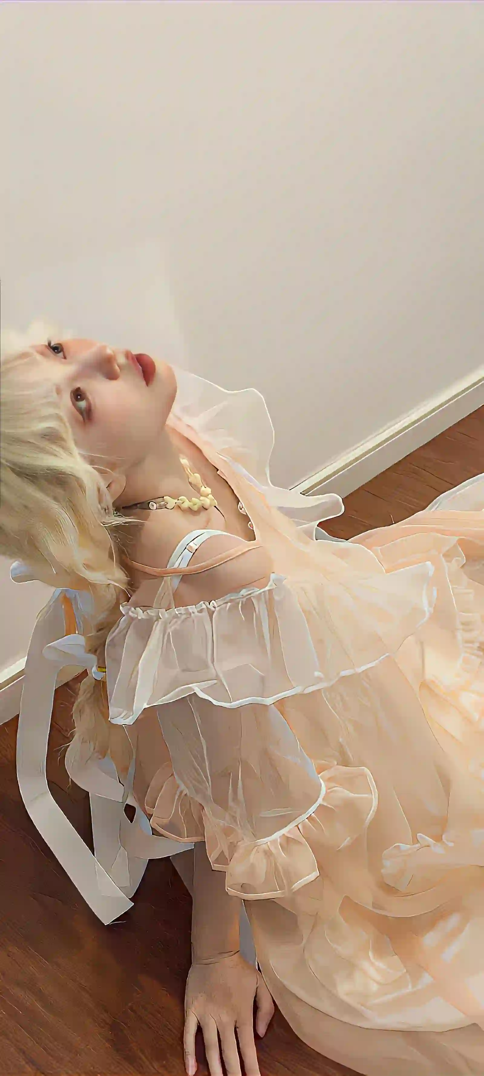 仰望的长发清纯美女 居家写真