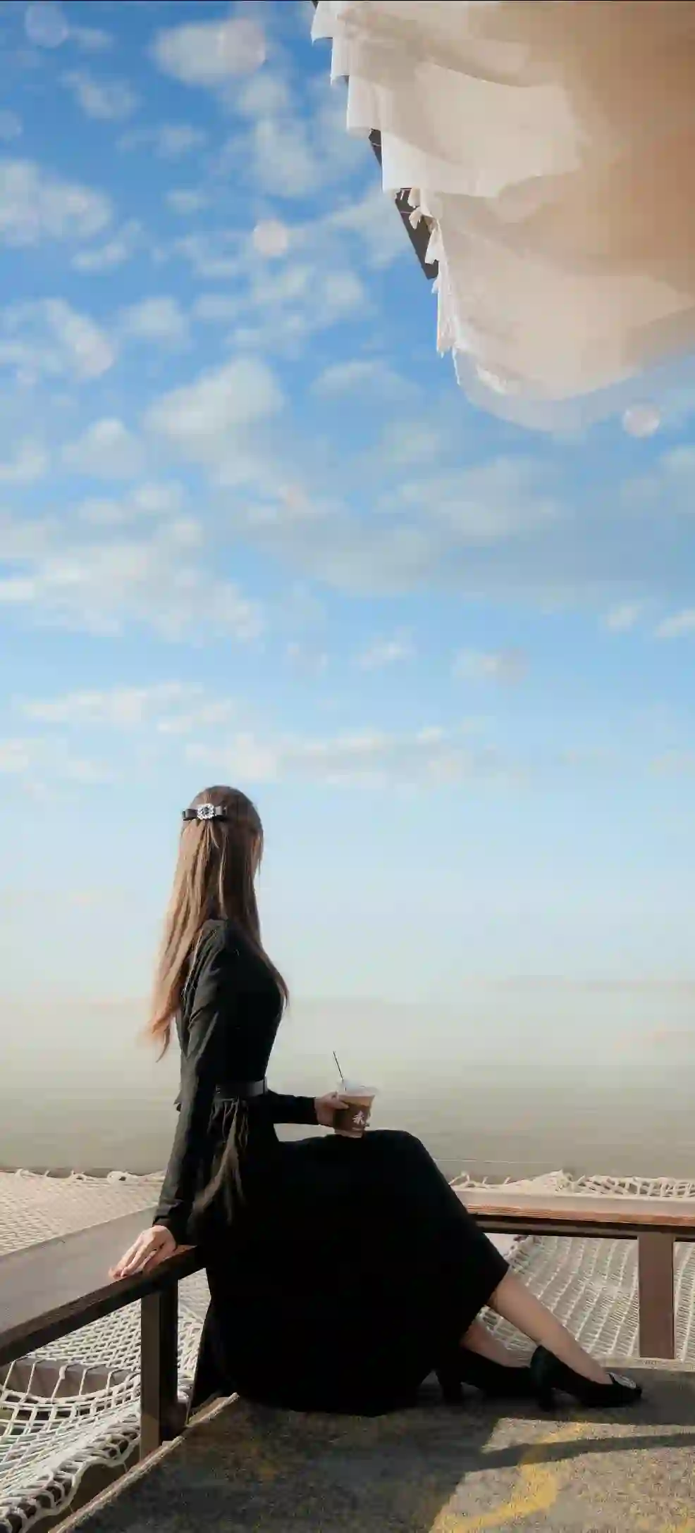 蓝天白云 天台 少女 奶茶 唯美人像 治愈氛围
