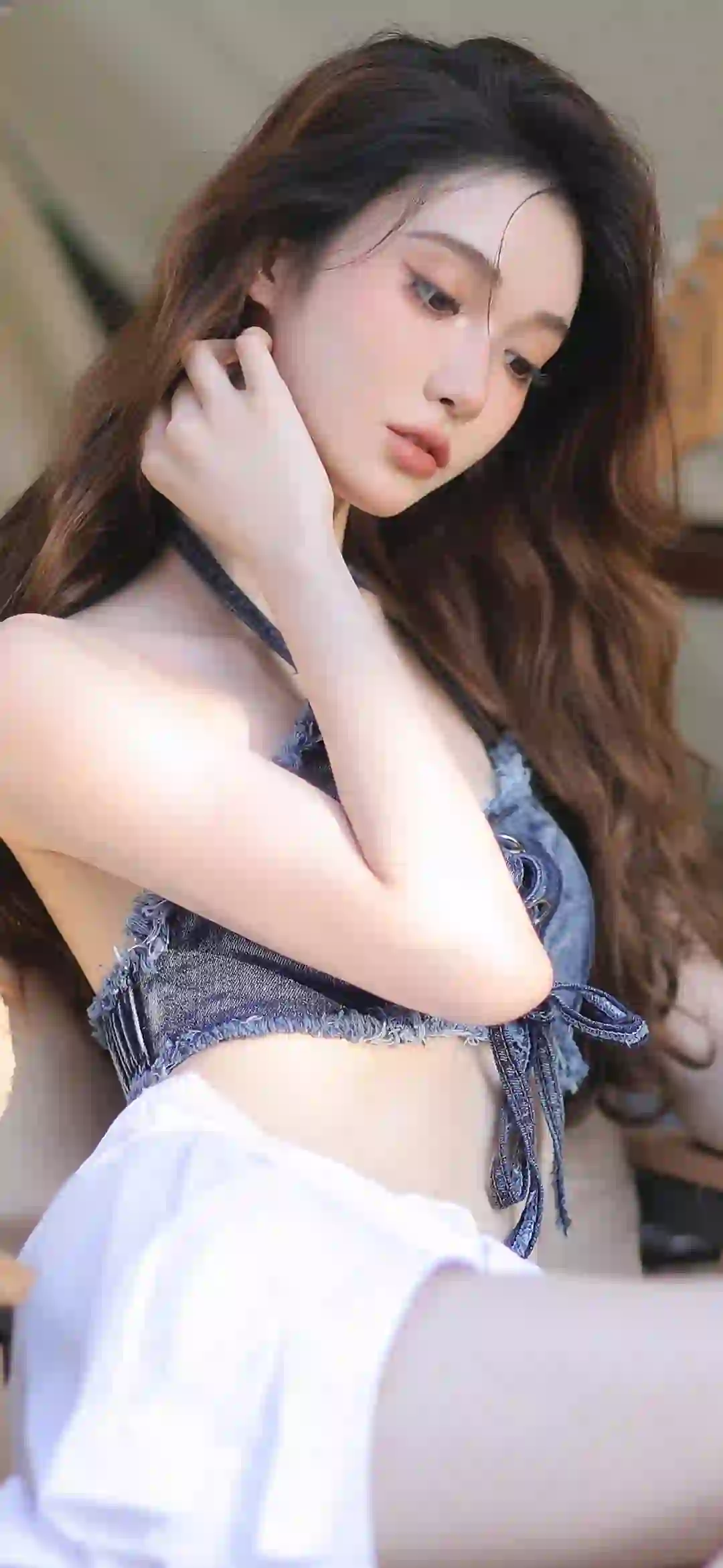 牛仔穿搭 长发美女 性感美女 居家写真