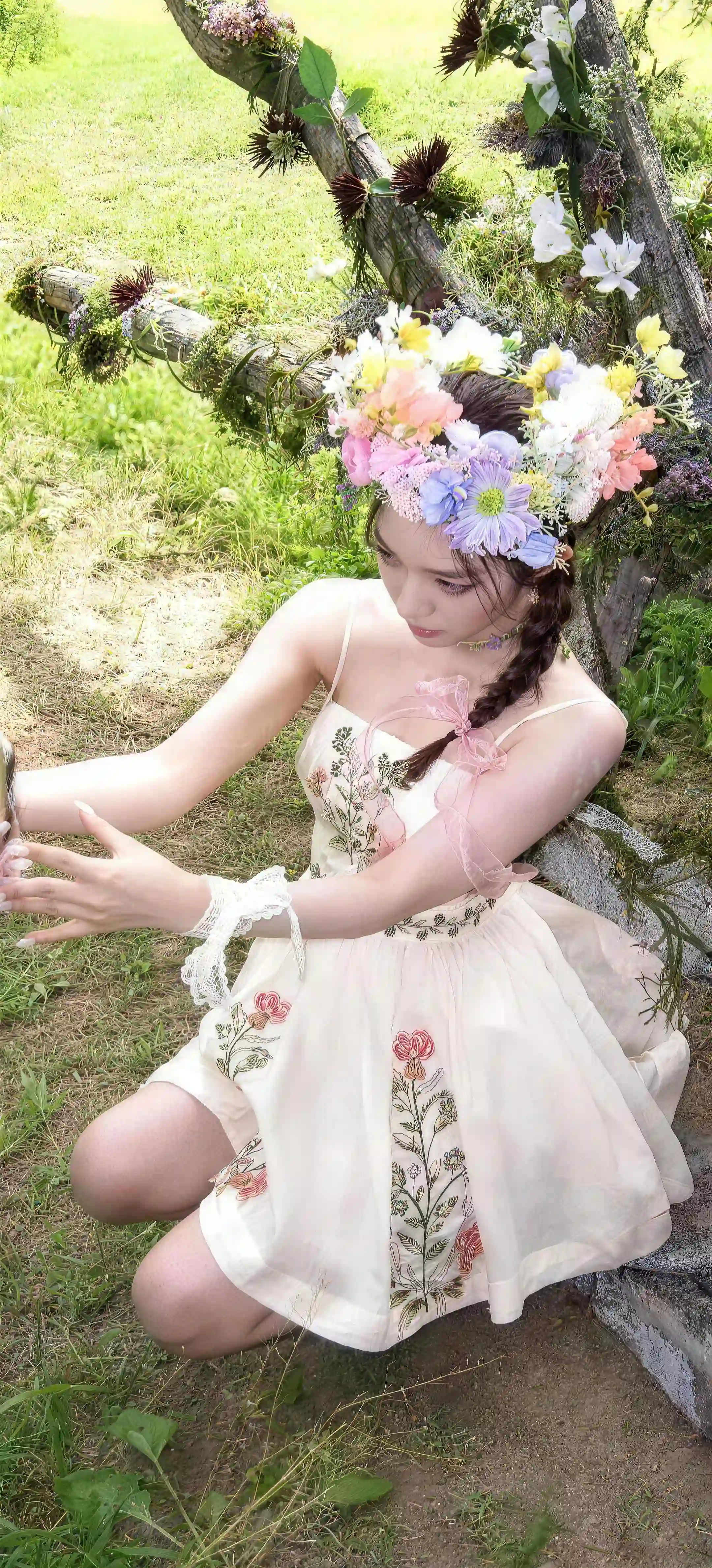 花环少女户外森系写真 鲜花花环 户外 大自然