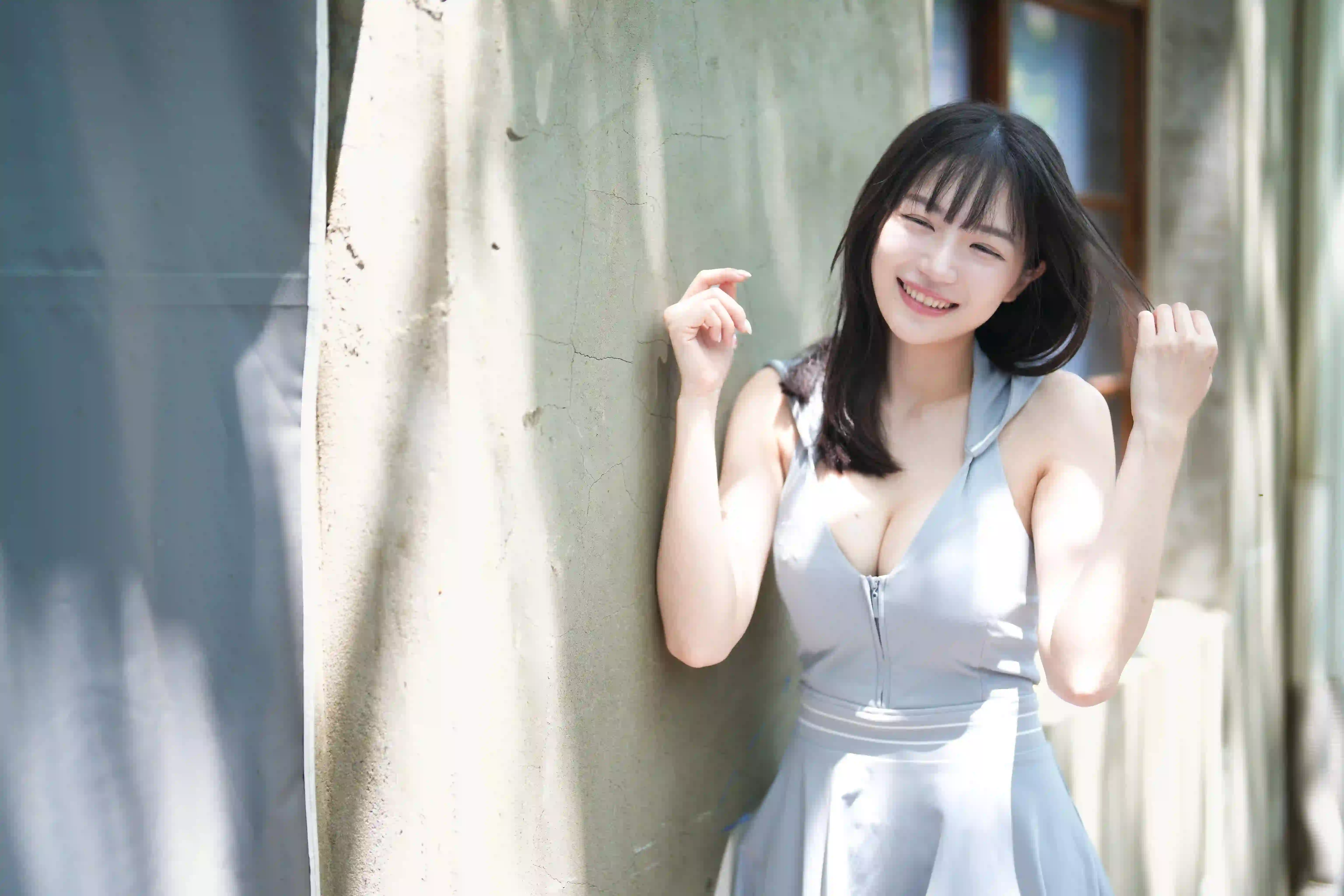长发美女 性感 户外 阳光 微笑 甜美