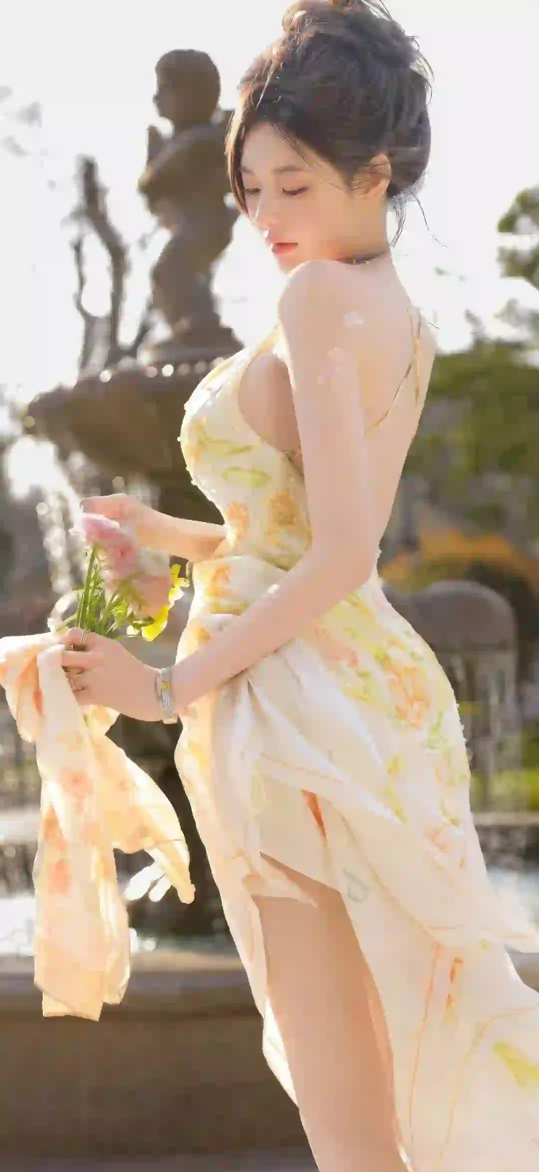 黄色长裙 长发性感美女 户外写真 花 
