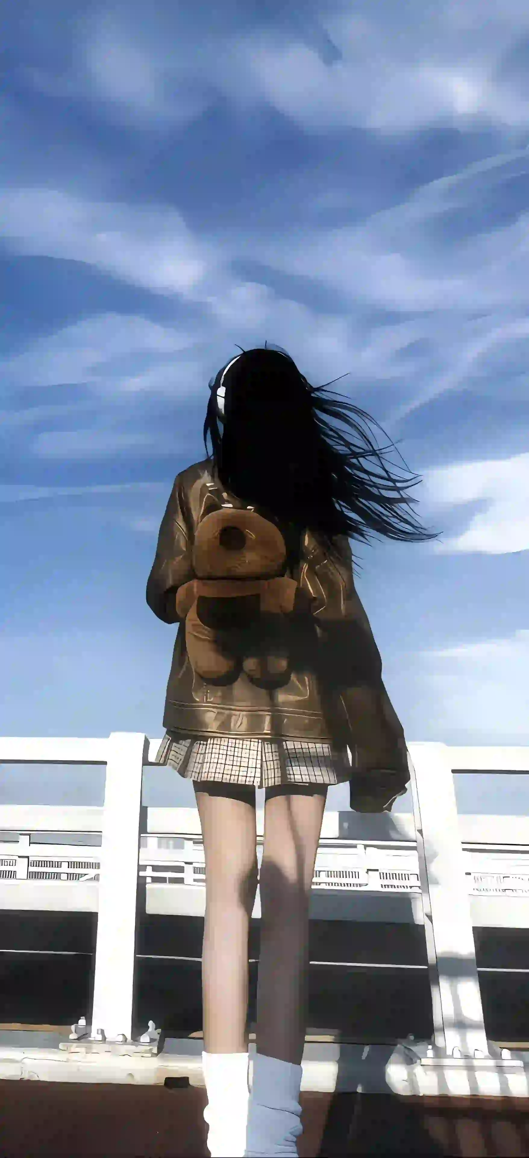 长腿美女 短裙 背影 可爱小熊书包 户外 长发女孩