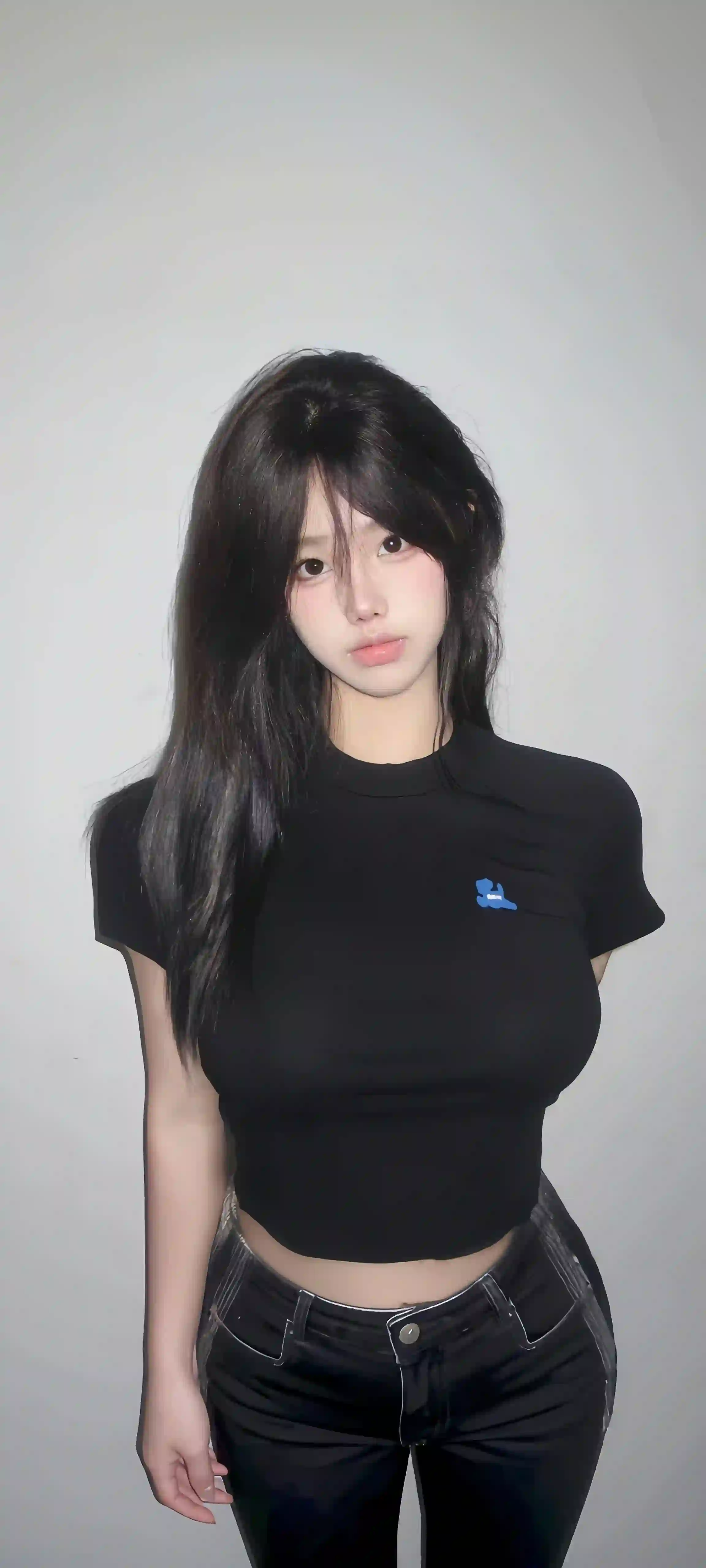 黑发少女 简约时尚 人物壁纸 白墙写真 青春美女