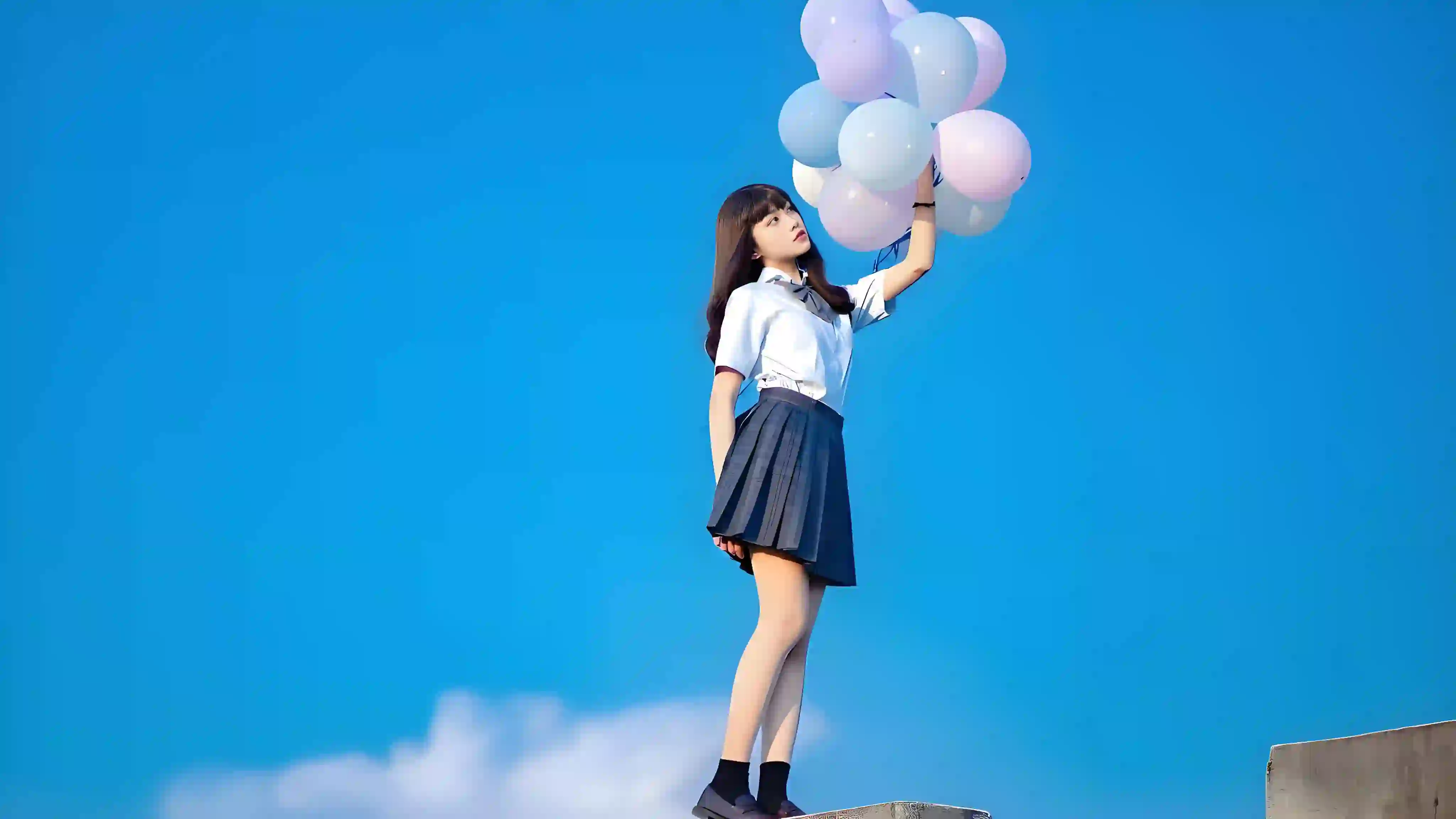 蓝色天空 气球 长发jk美女