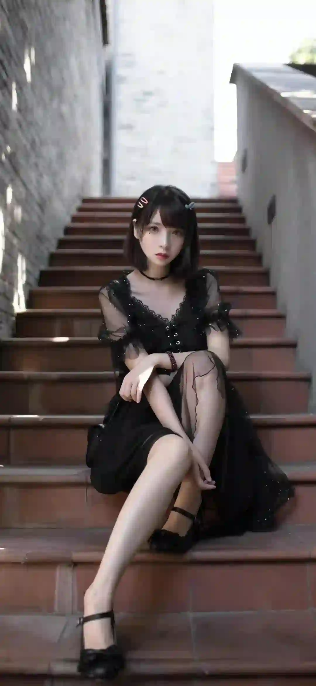 美女 长发美女 长腿美女 黑色长裙 纱裙 楼梯