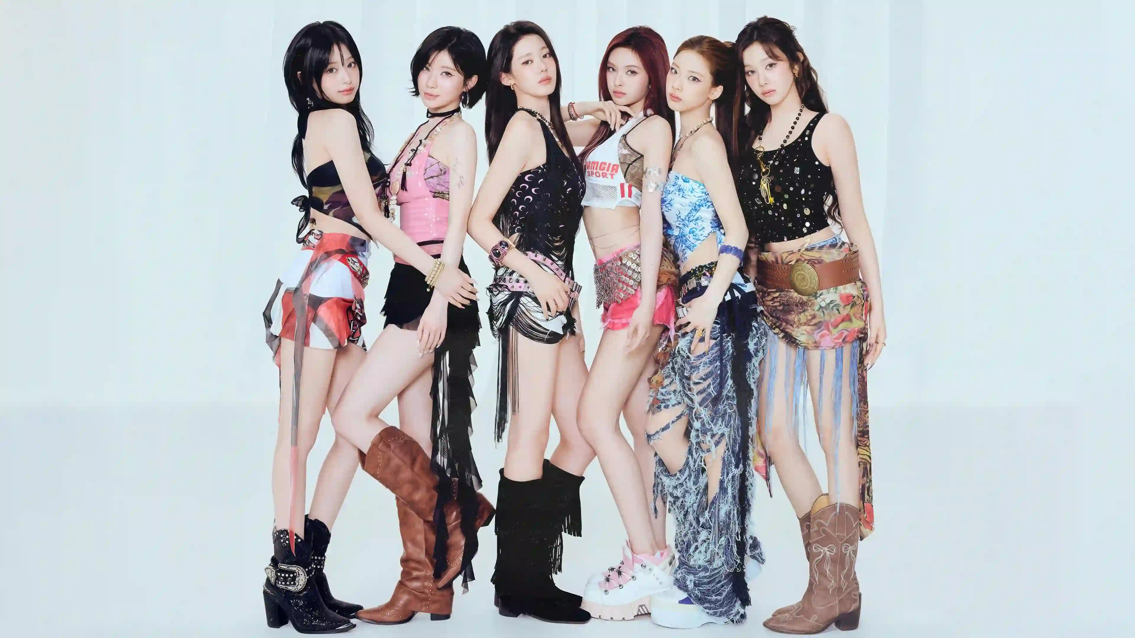 女团 时尚穿搭 潮流写真 青春活力 个性服装 合影