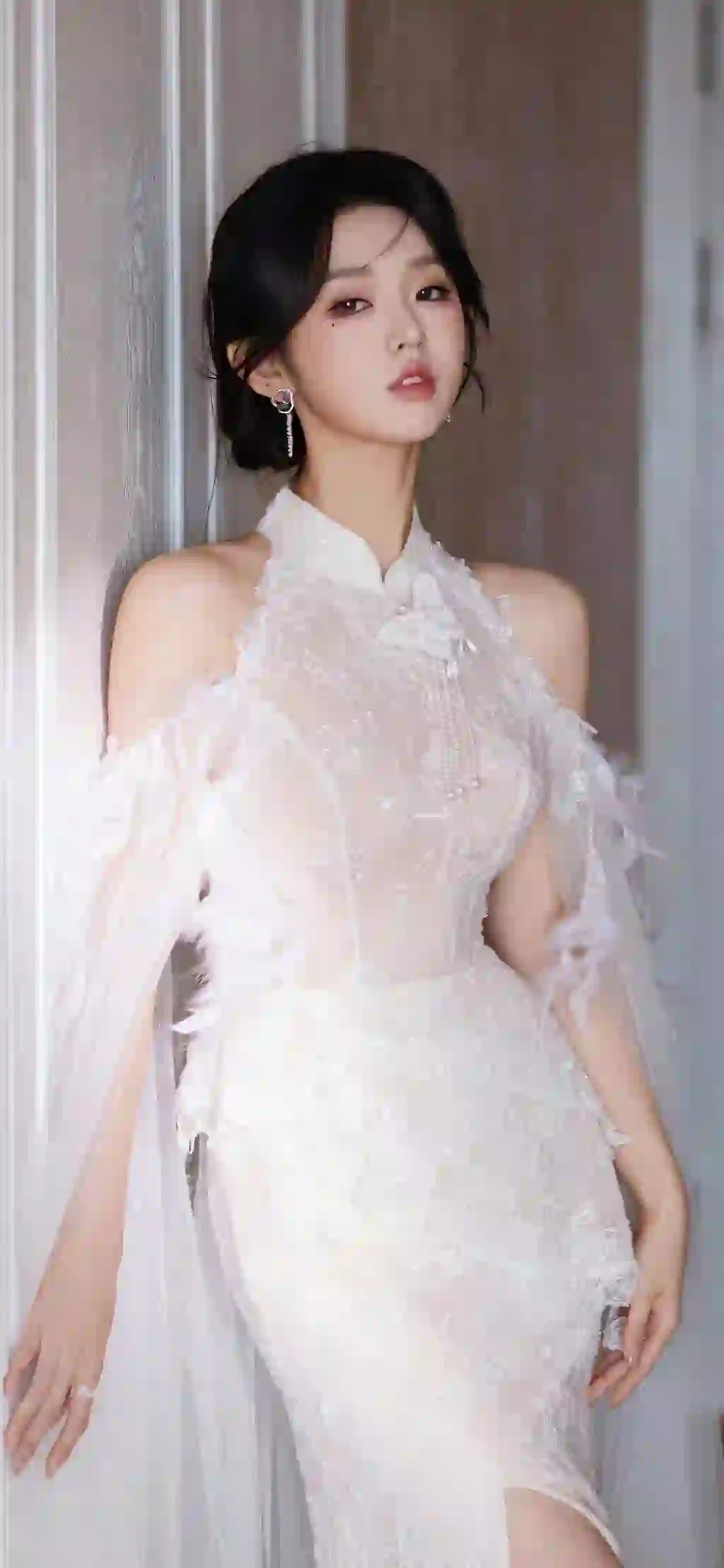 长发美女 性感美女 白色长裙 透明薄纱