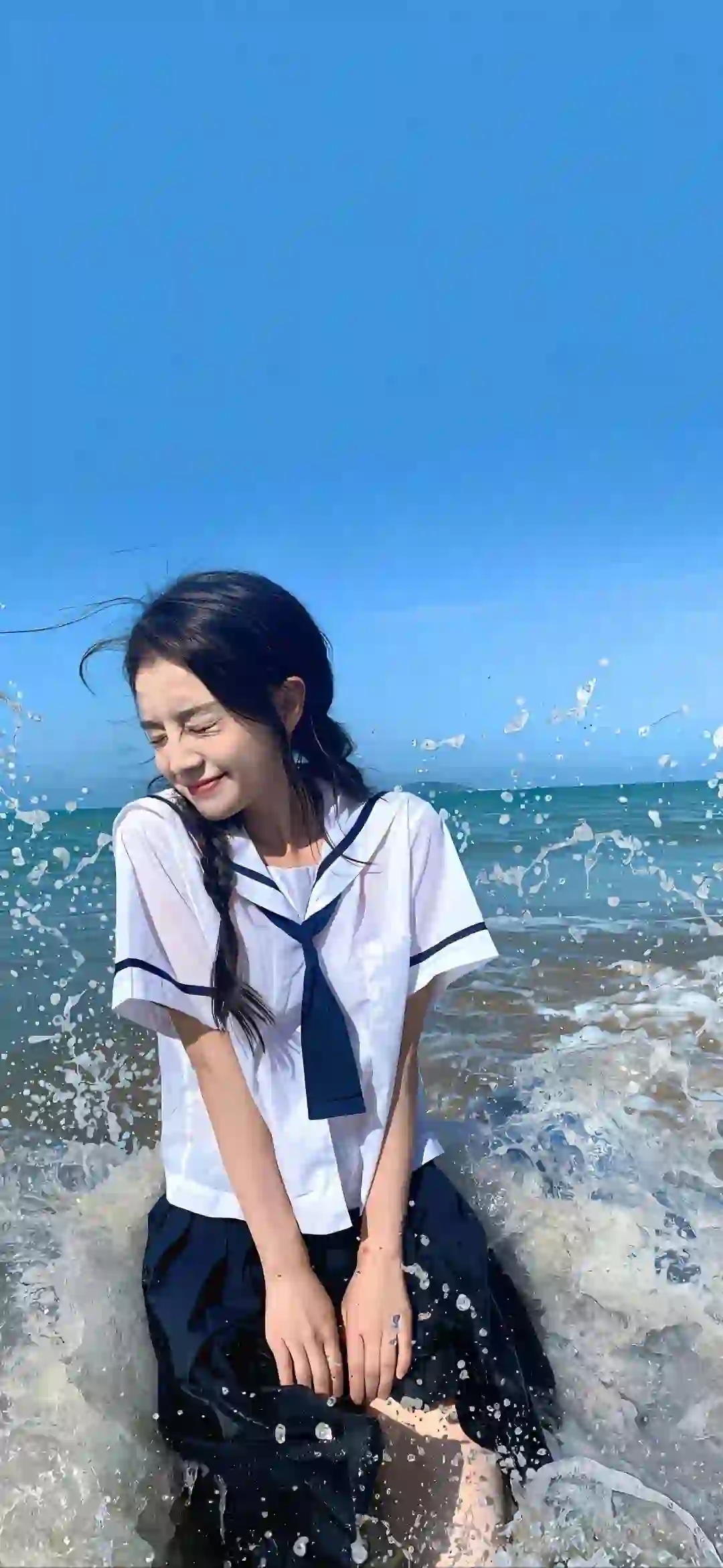 玩水的长发jk美女 海洋