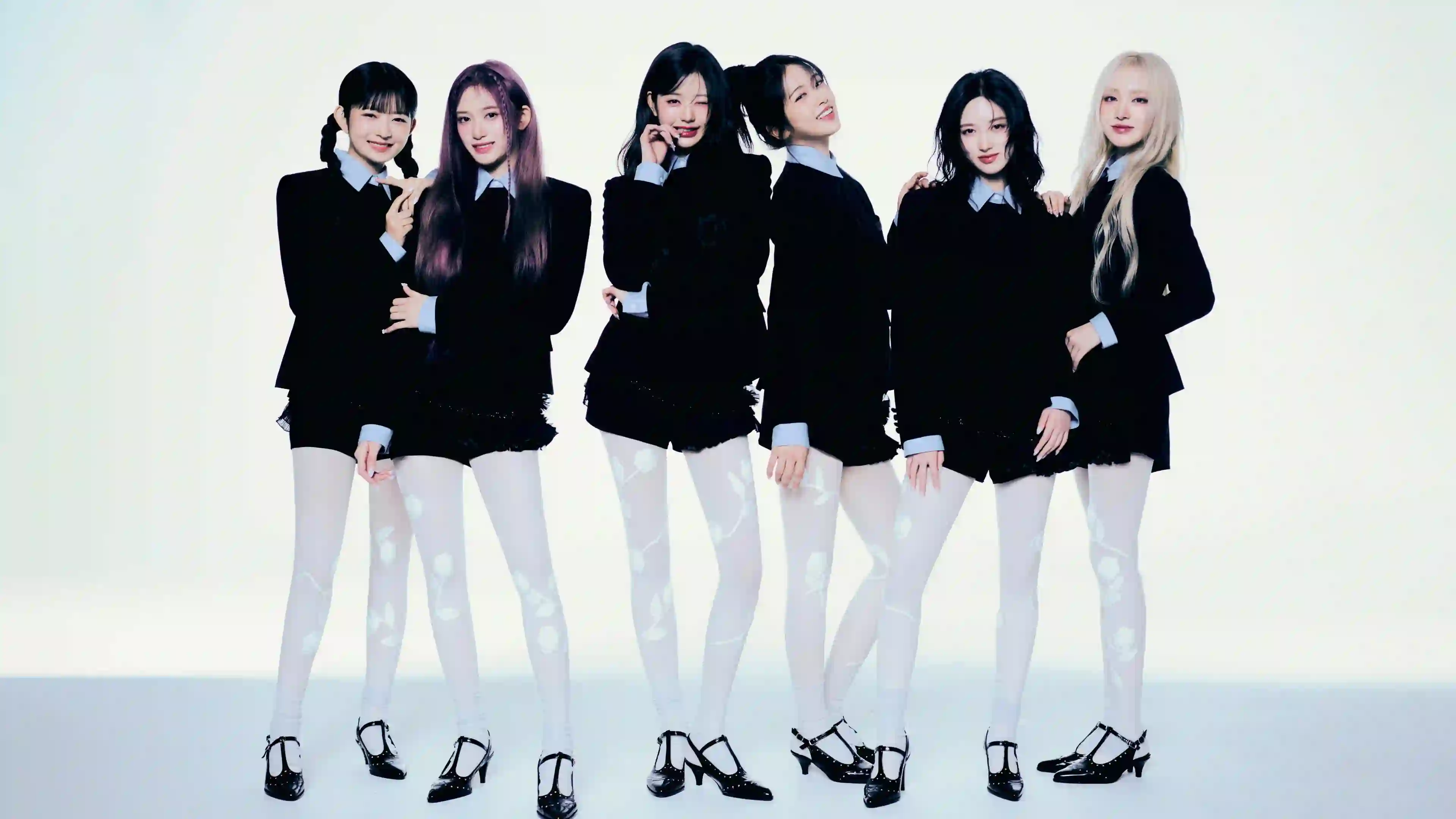 ive-k-pop 长腿丝袜美女 性感 白色丝袜 黑色衣服