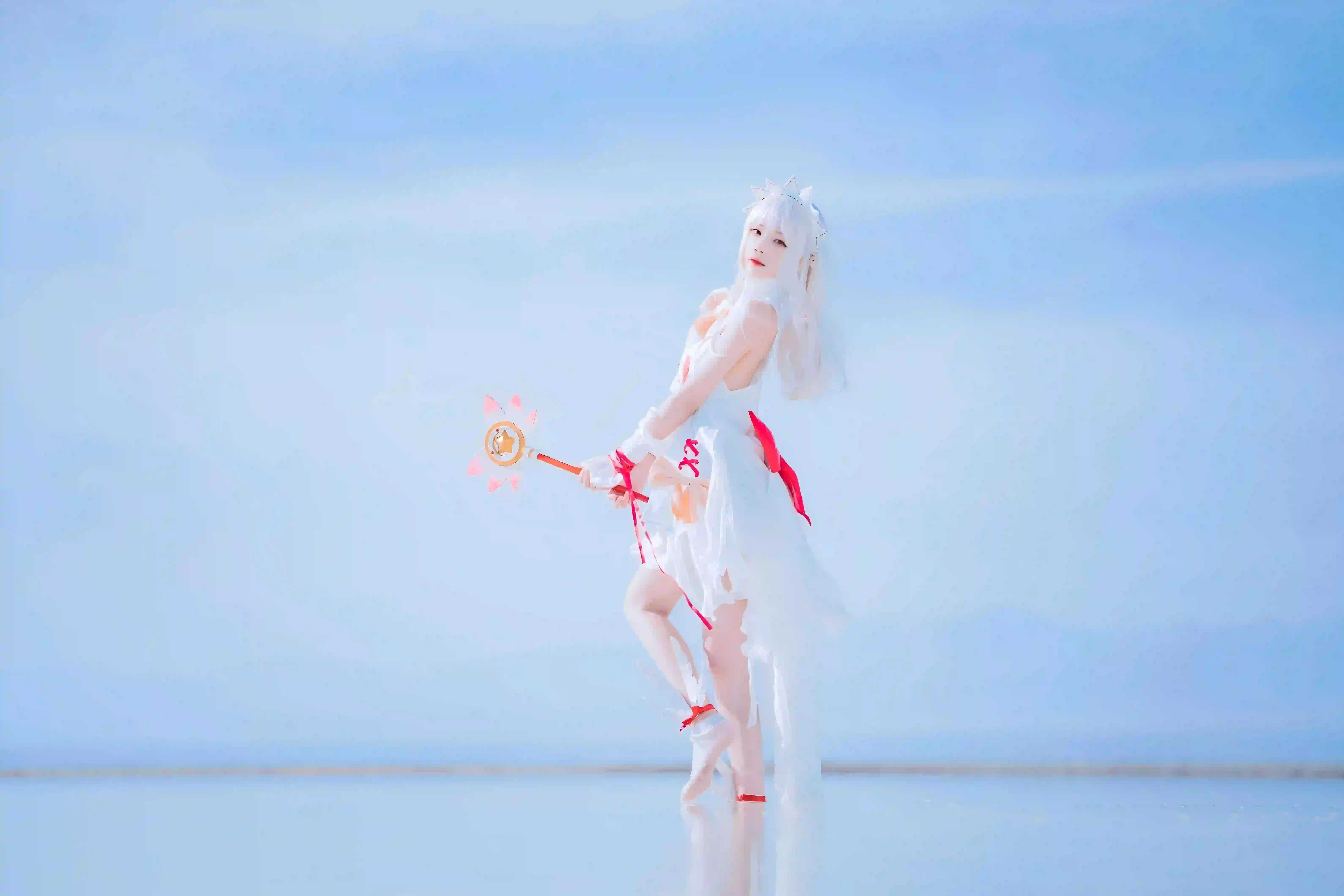 coser 蓝天白云 白色长裙 美女  魔法棒