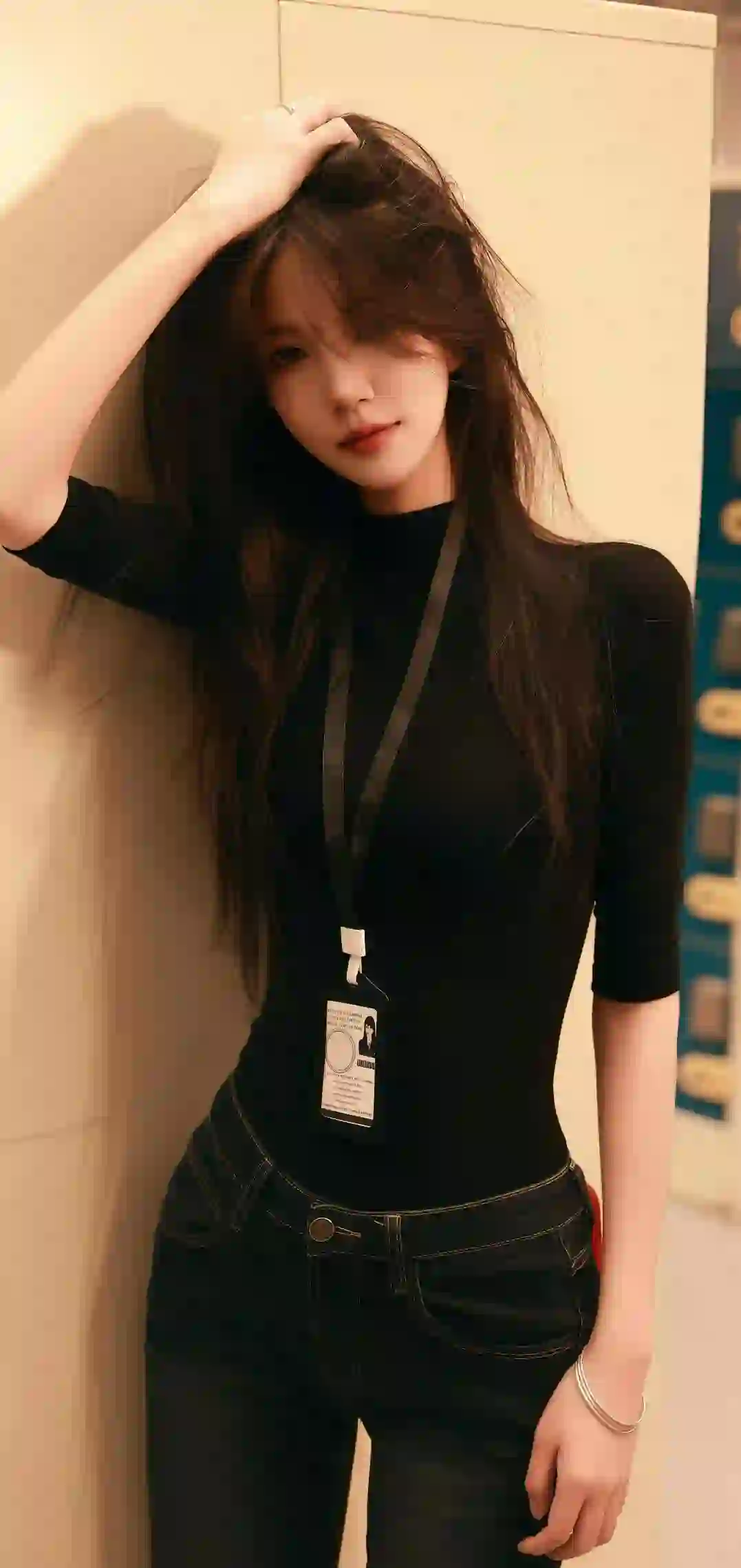 美女 长发美女 黑色衣服 牛仔穿搭