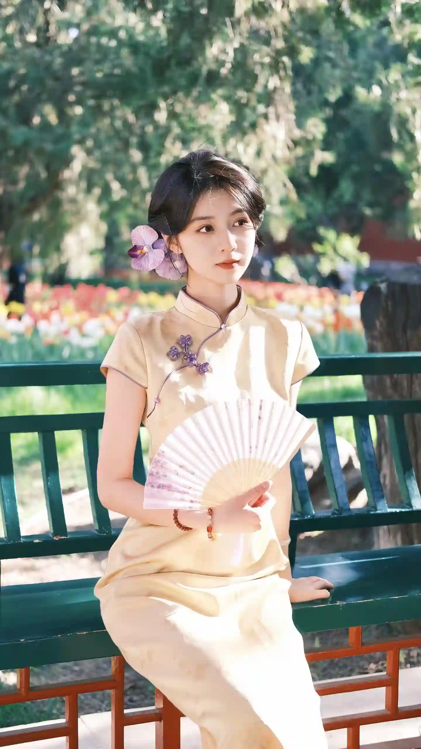 长发美女 优雅知性美女 古风美女 旗袍美女 公园写真 