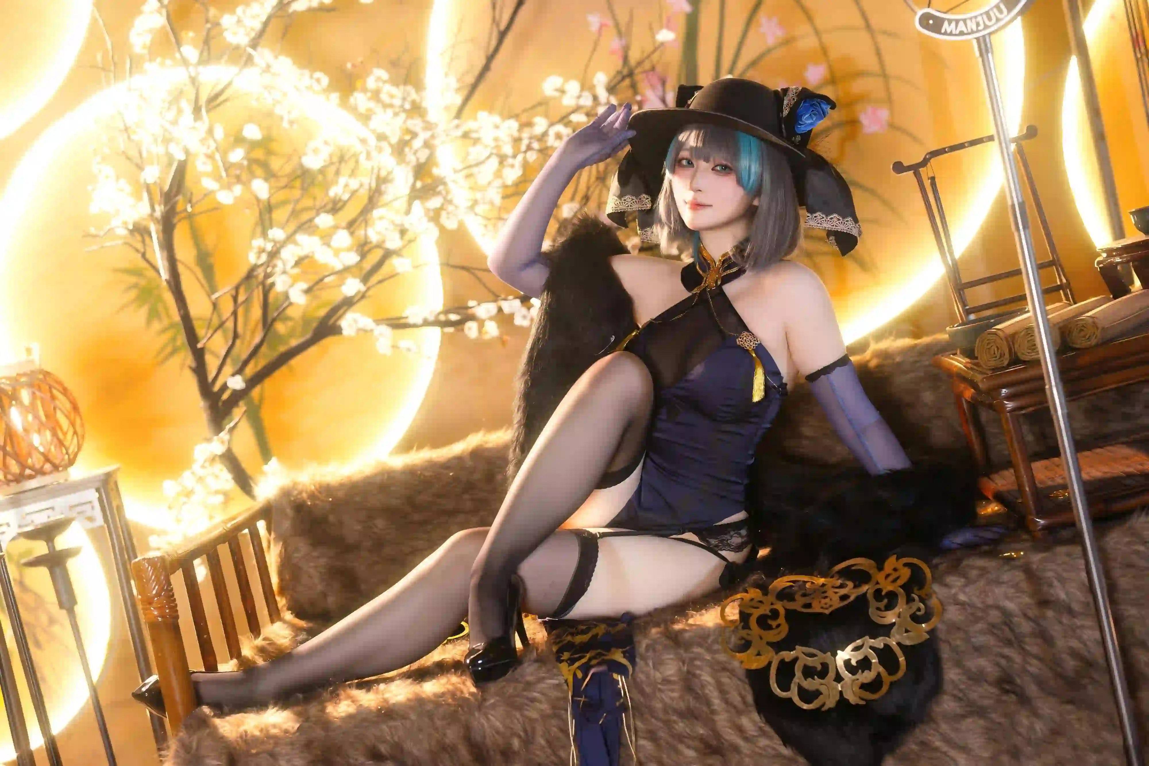 长发美女 丝袜美腿 cos 女巫帽