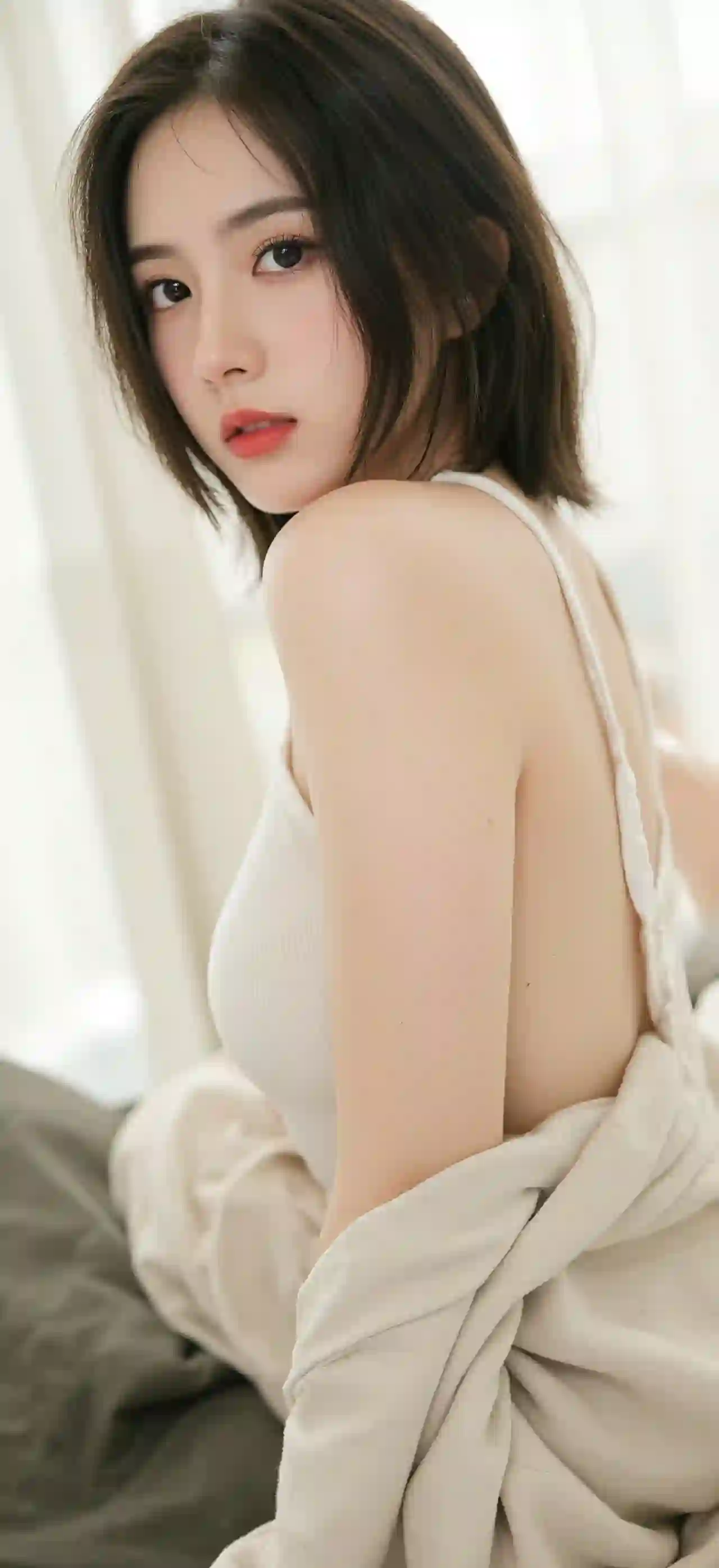 短发女孩 居家写真 白色吊带