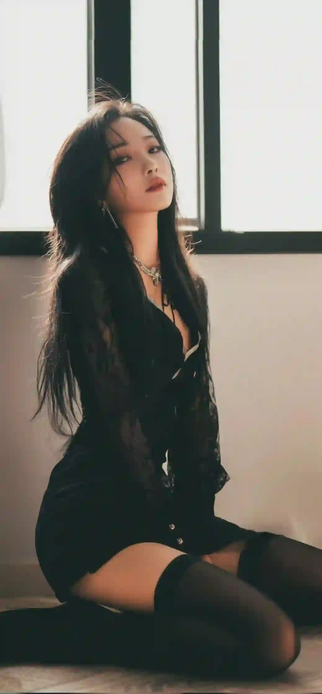 优雅 女孩 室内 写真 黑色蕾丝 跪坐 唯美 光影