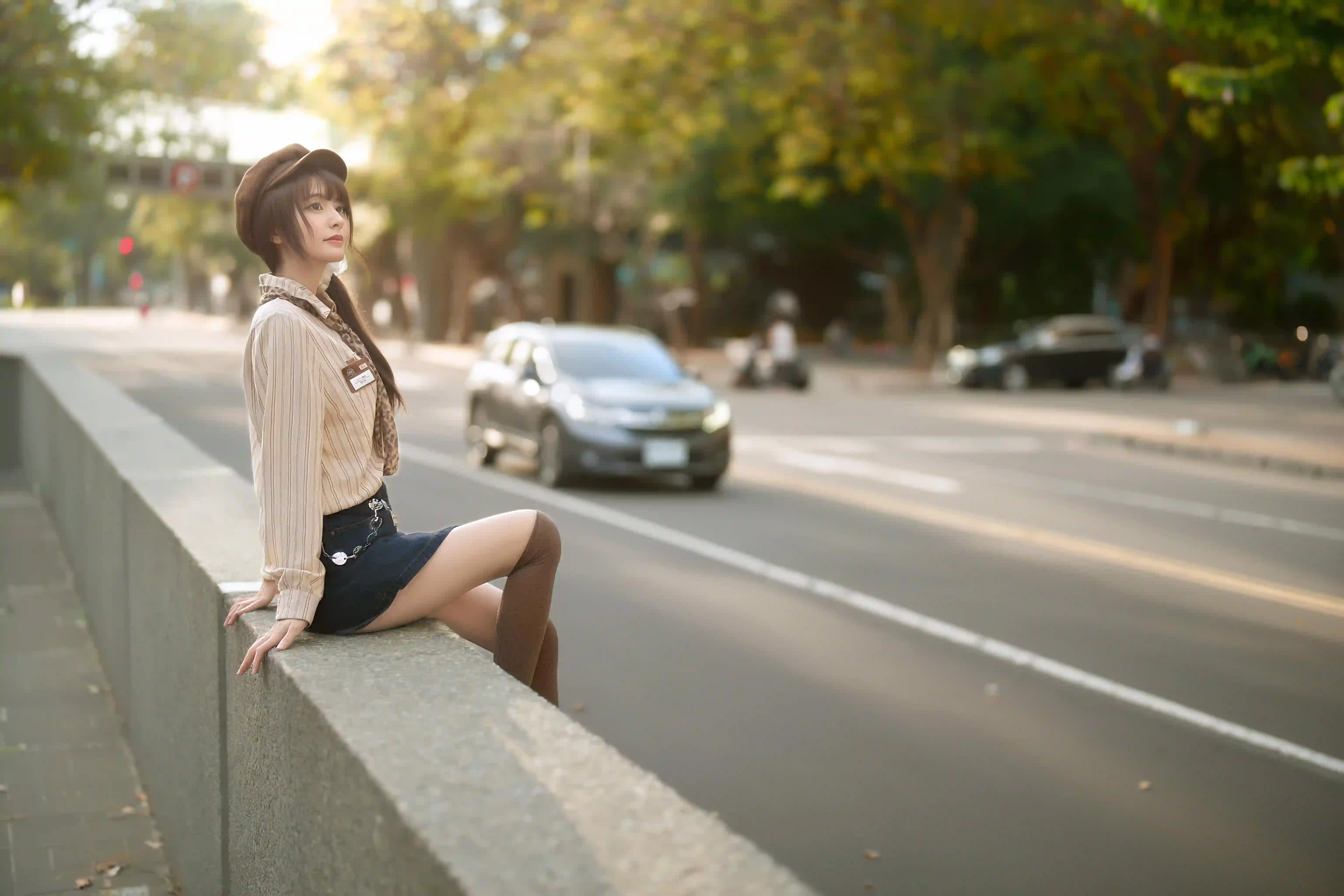 帽子 长发美女 户外  汽车 贝蕾帽