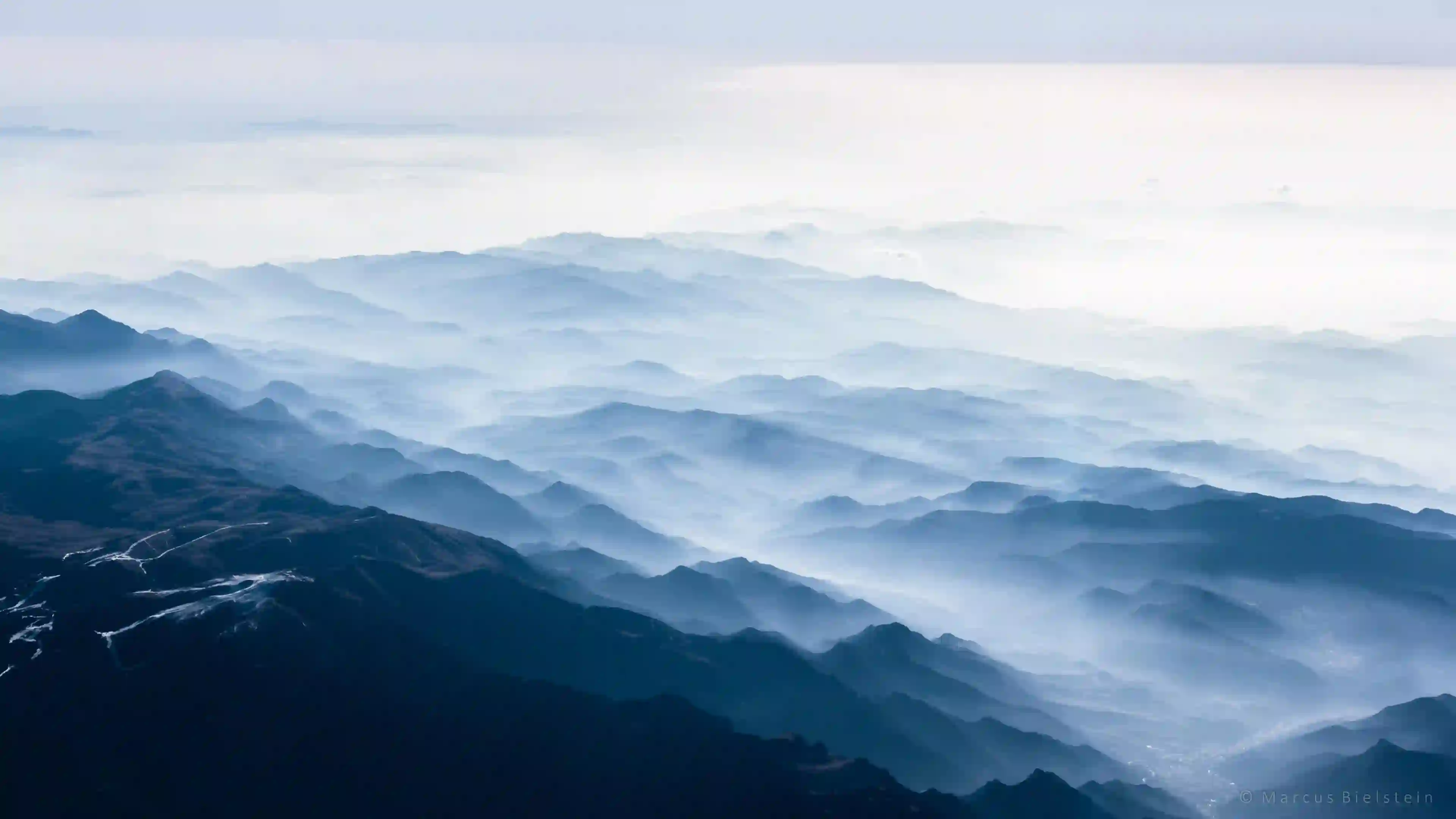 山峦 云海 晨雾 静谧 蓝色 航拍 风景