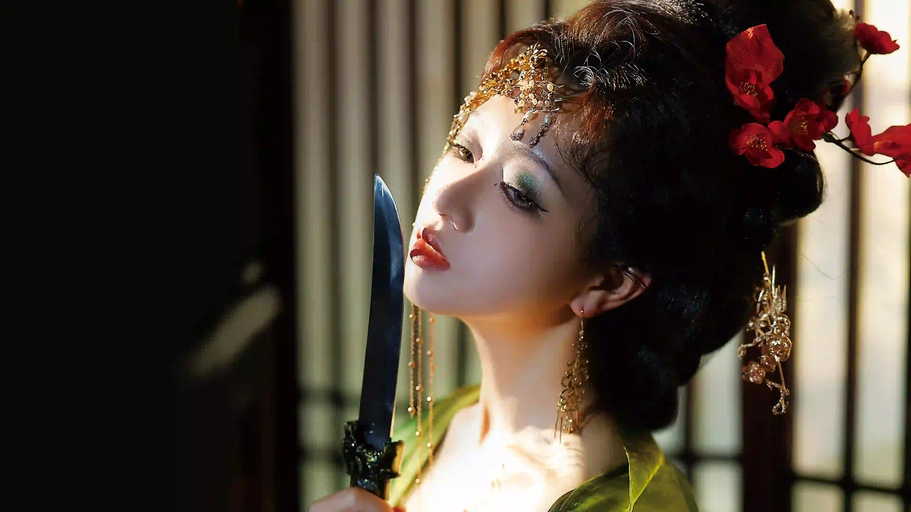 古风美女 长发美女 古风汉服 匕首