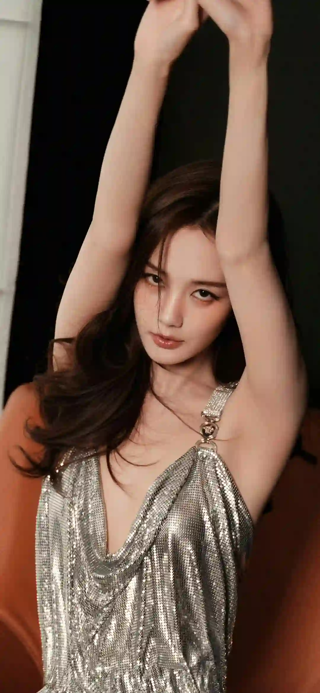 长发性感美女 明星壁纸 李一桐 性感吊带