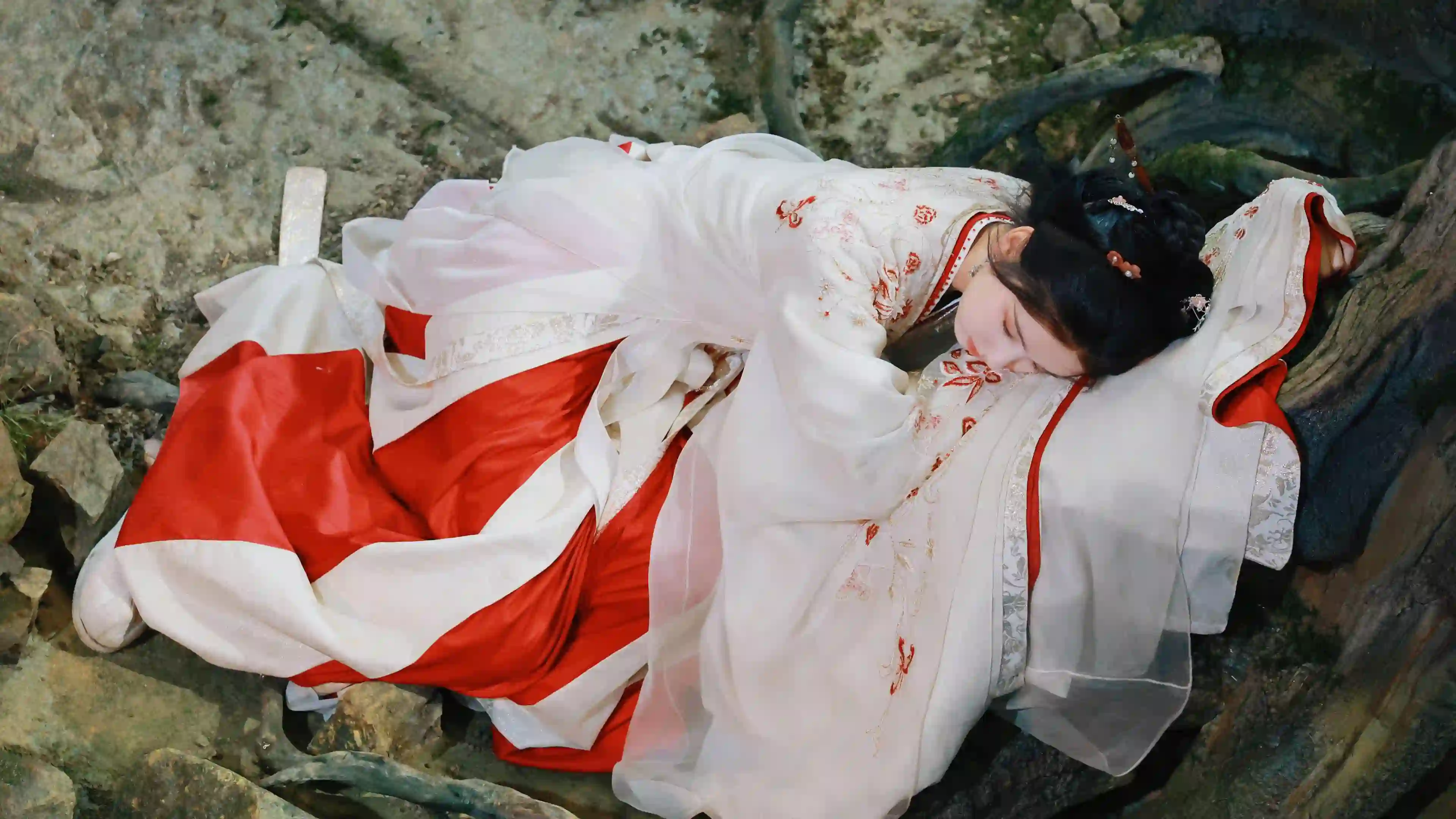大梦归离陈都灵古装剧照 古风汉服