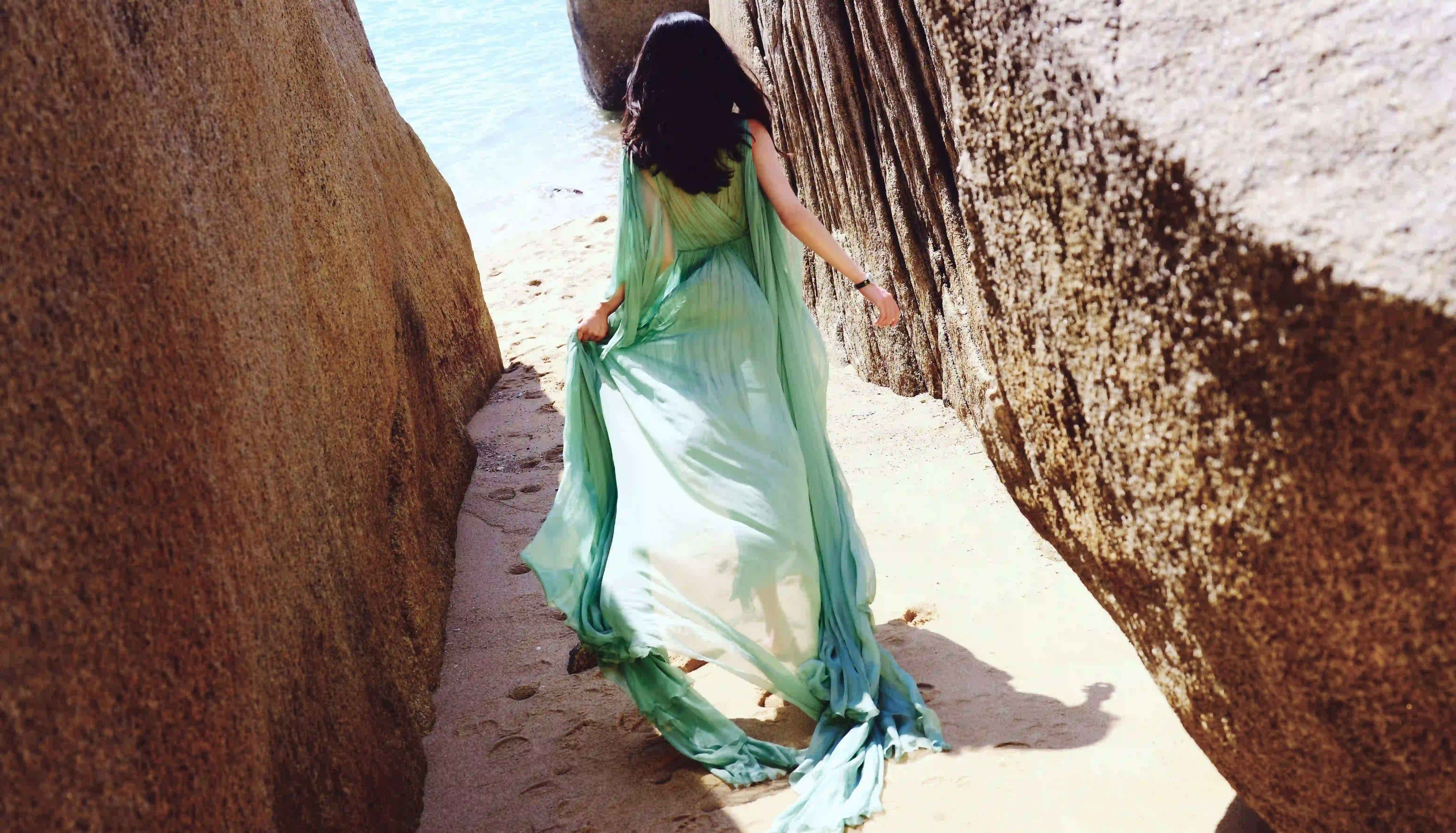 陈都灵 长发美女 户外 背影
