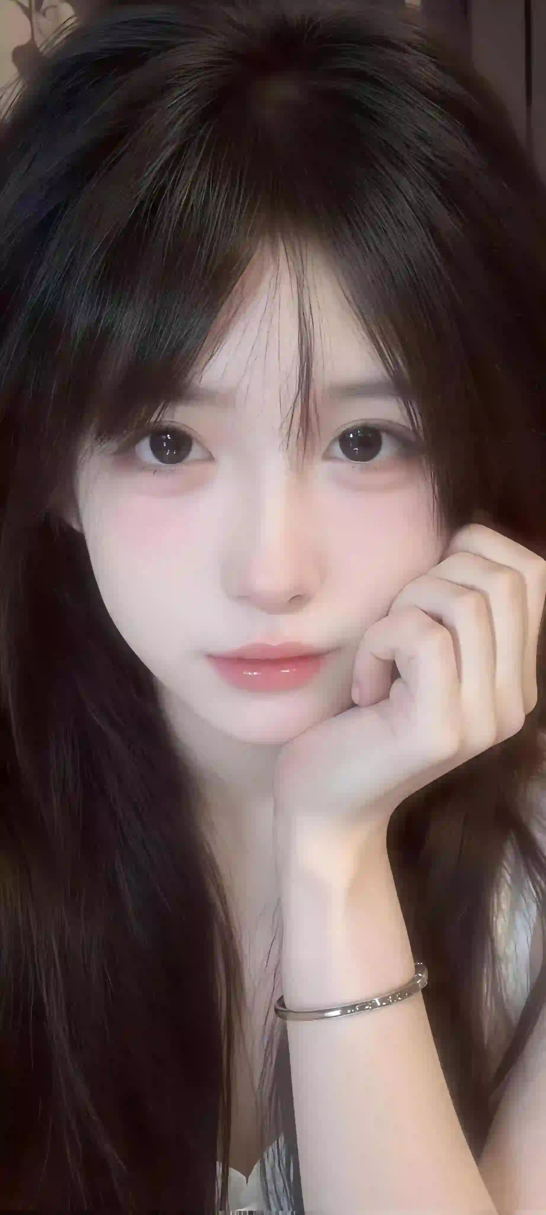 长发清纯美女 银色手镯 清纯