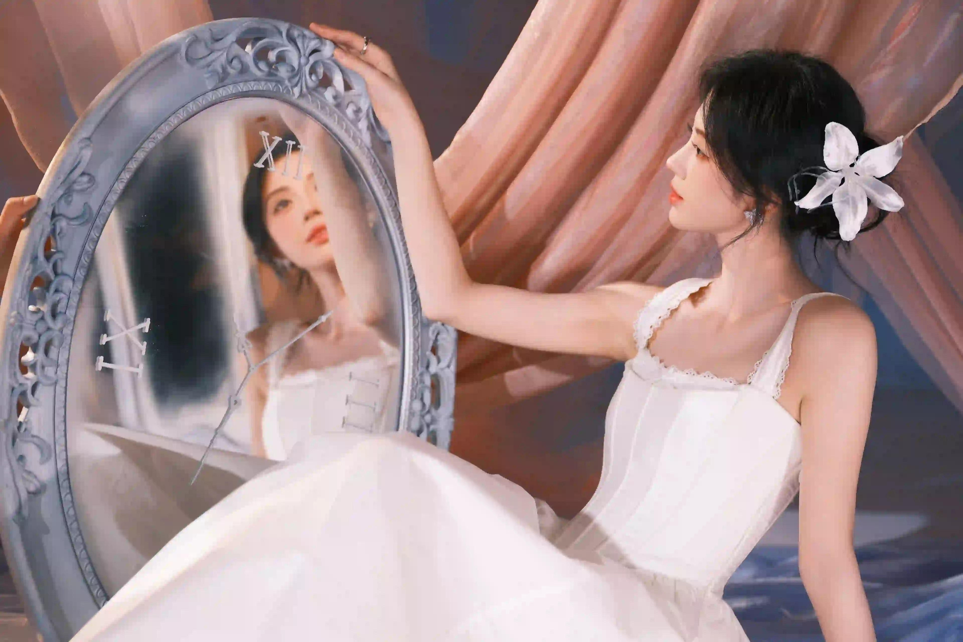 鞠婧祎 白色长裙美女 写真 镜子