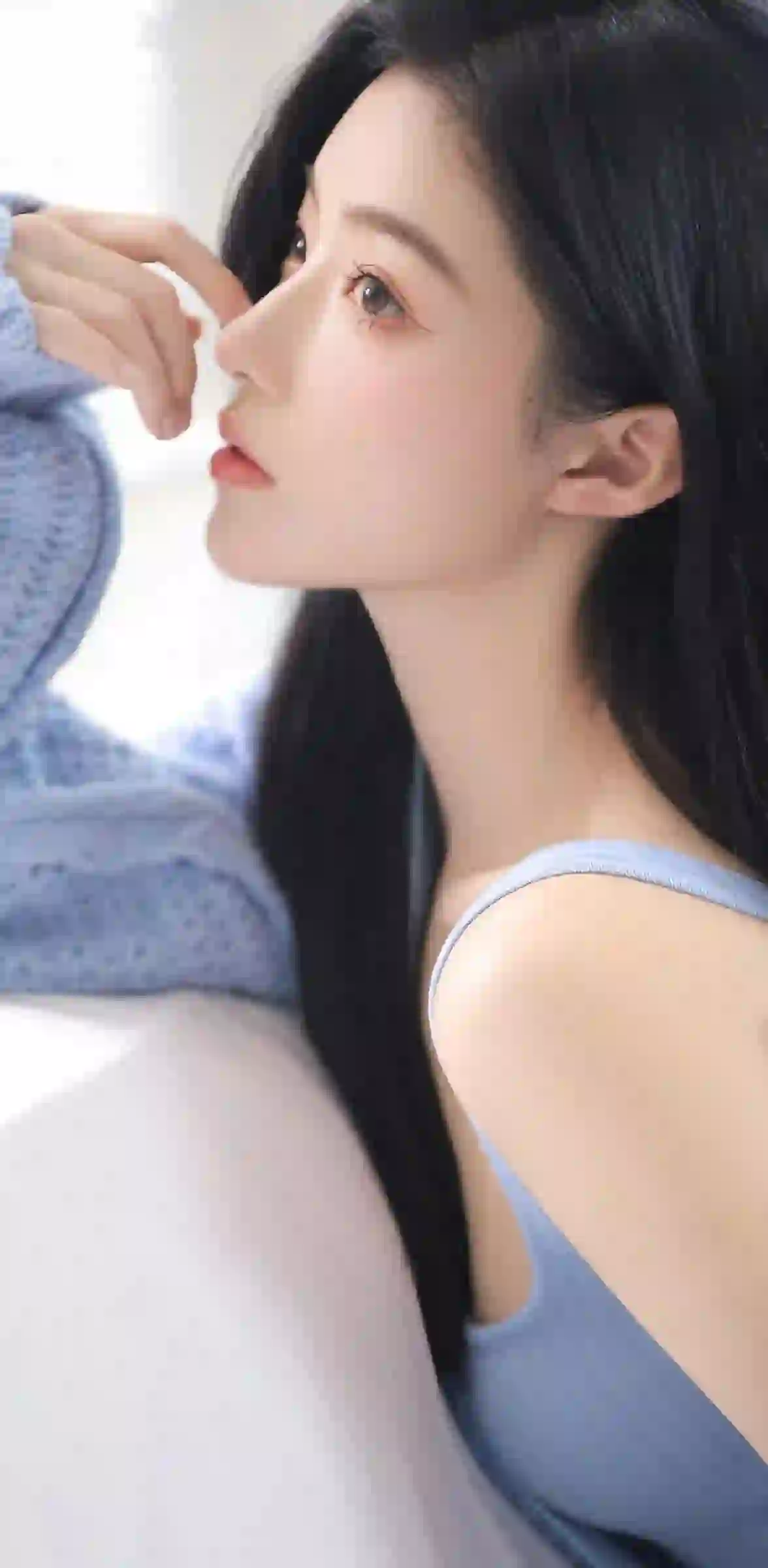 长发清纯吊带美女 居家写真