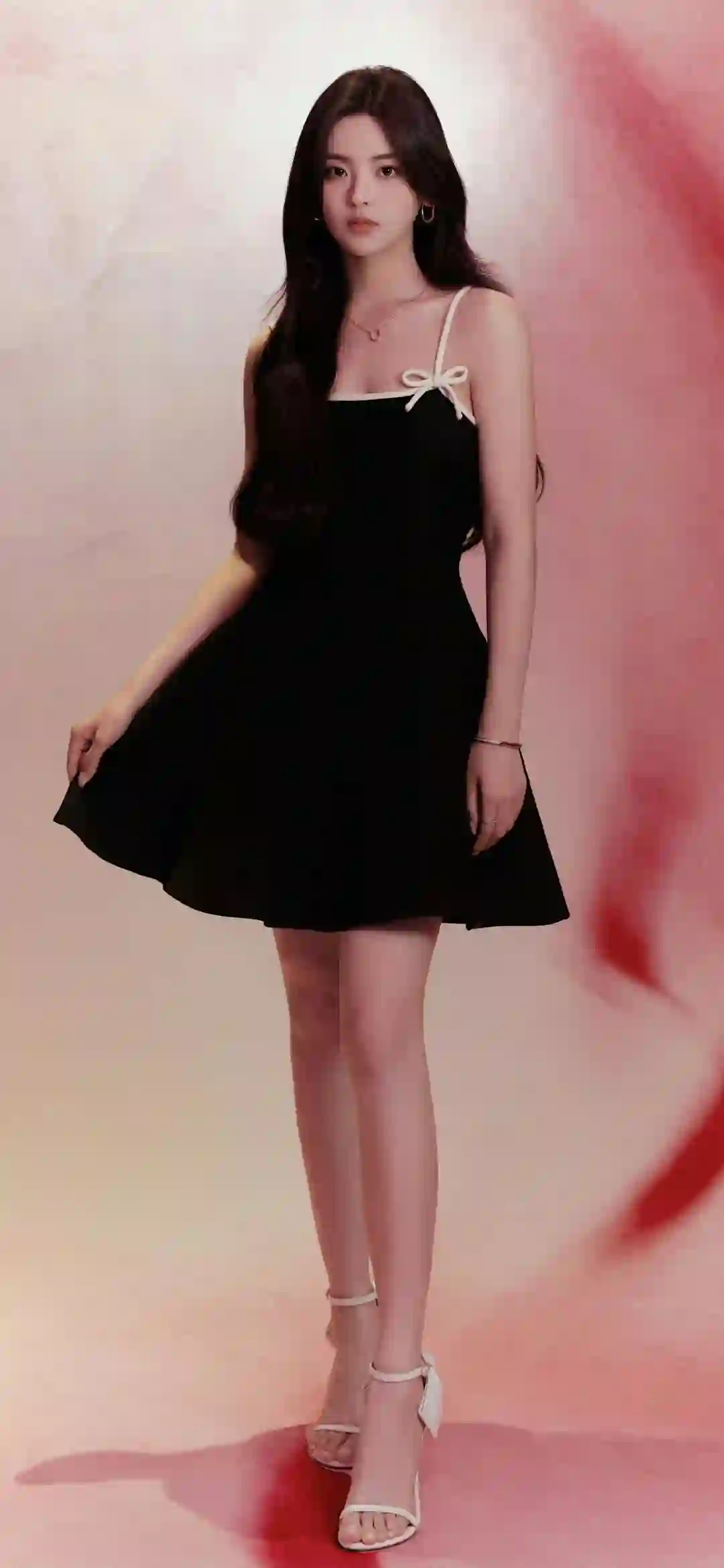 黑色裙子 杨超越 长腿美女 黑色吊带裙