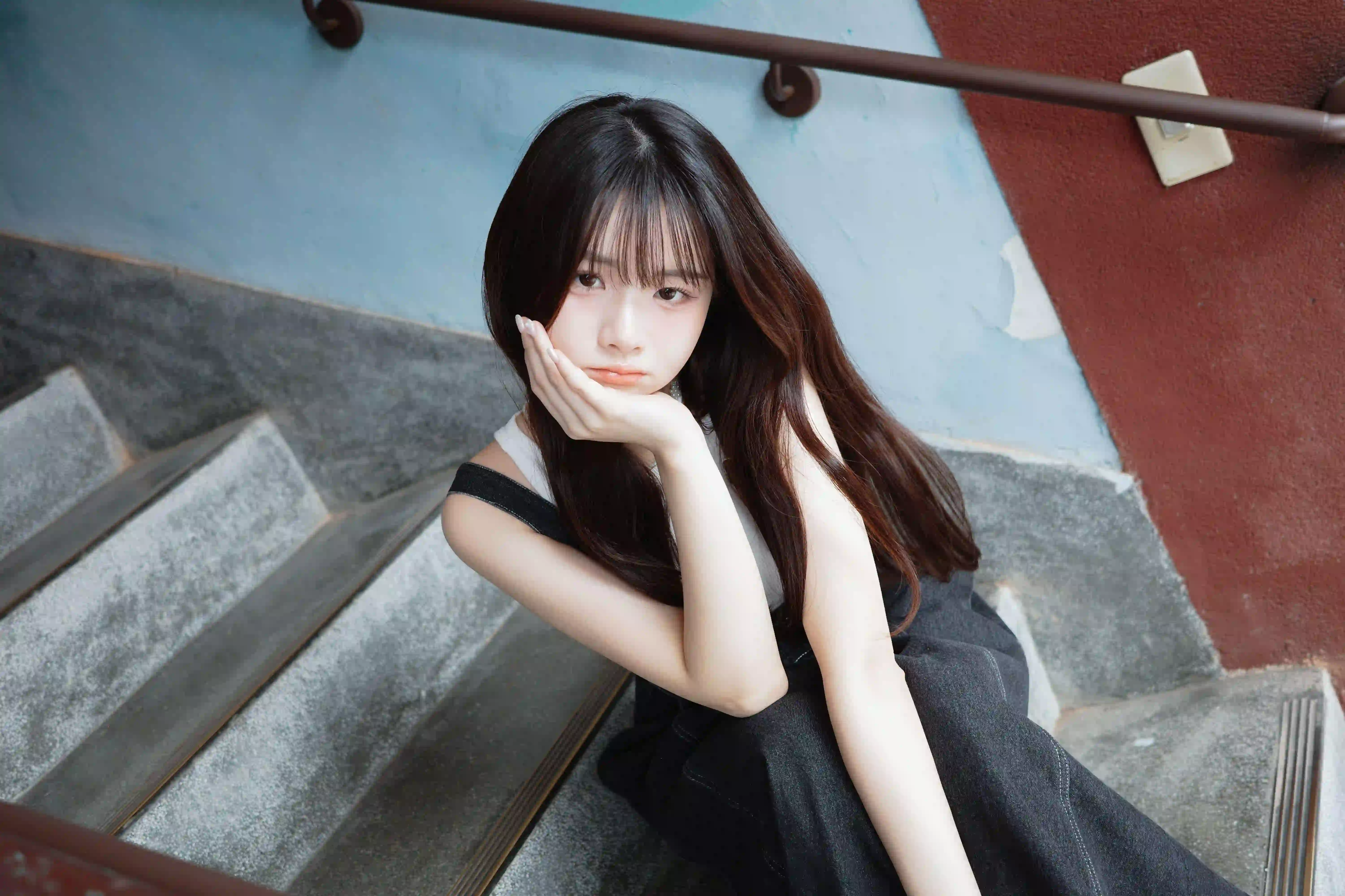 可爱女孩 俏皮可爱 甜美 户外 长发美女 嘟嘴 