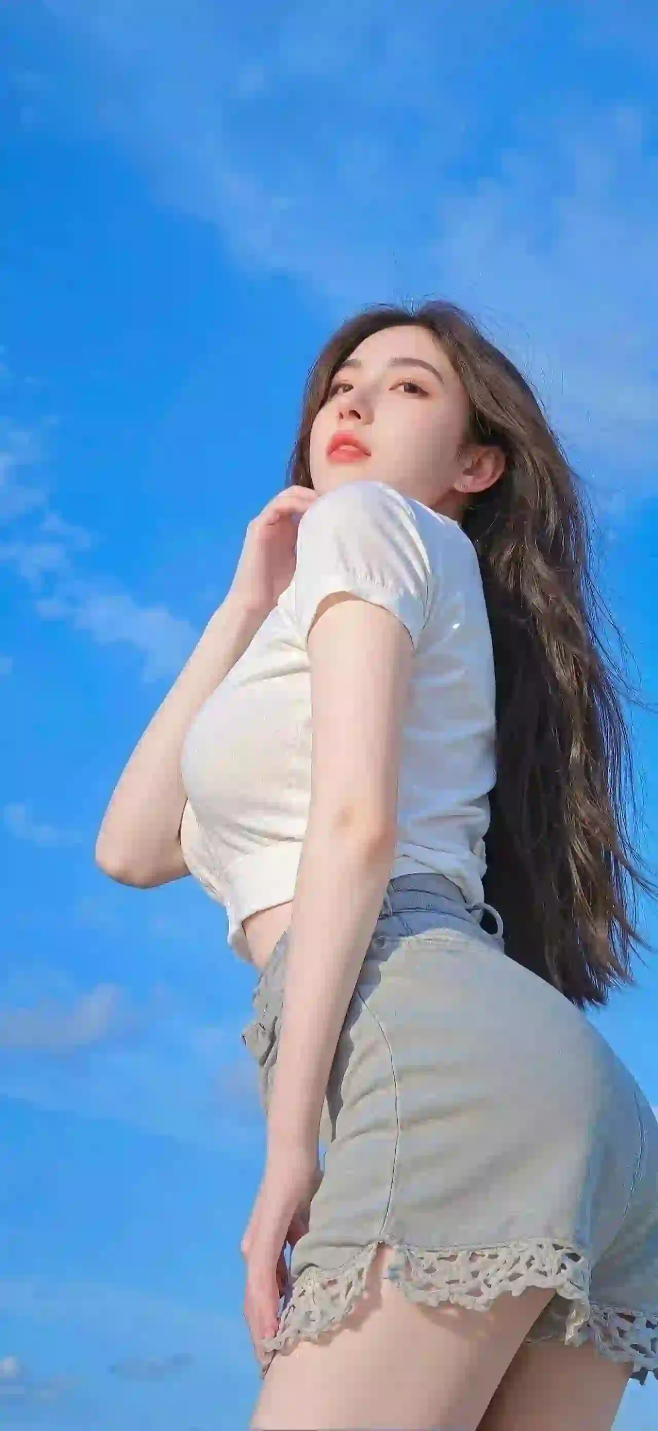 美女 长发美女 性感 蓝天白云 长发性感美女
