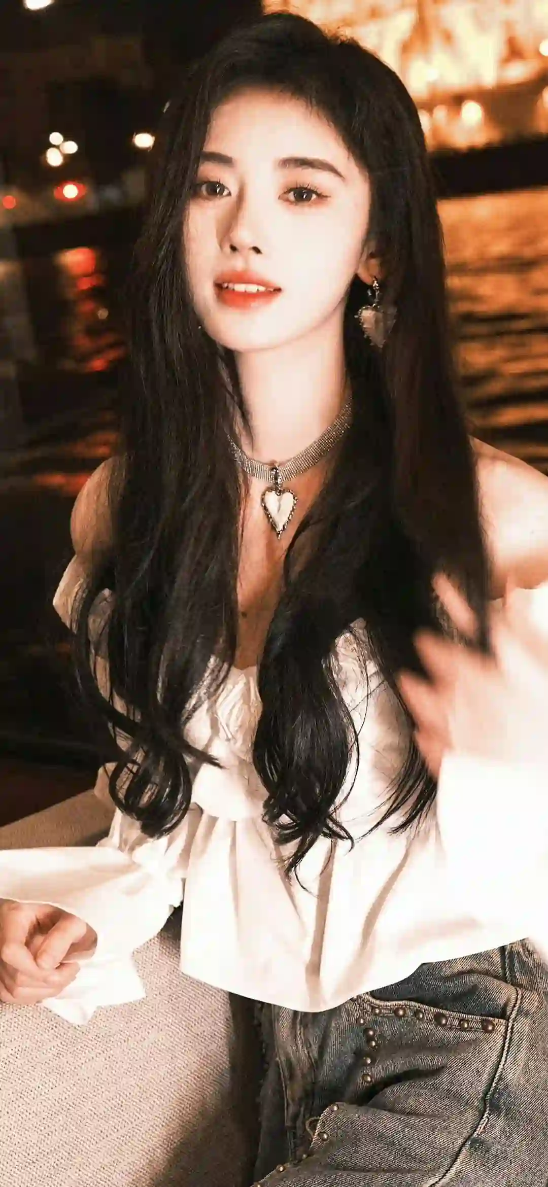 明星壁纸 长发可爱美女 时尚美女 鞠婧祎 白色 牛仔